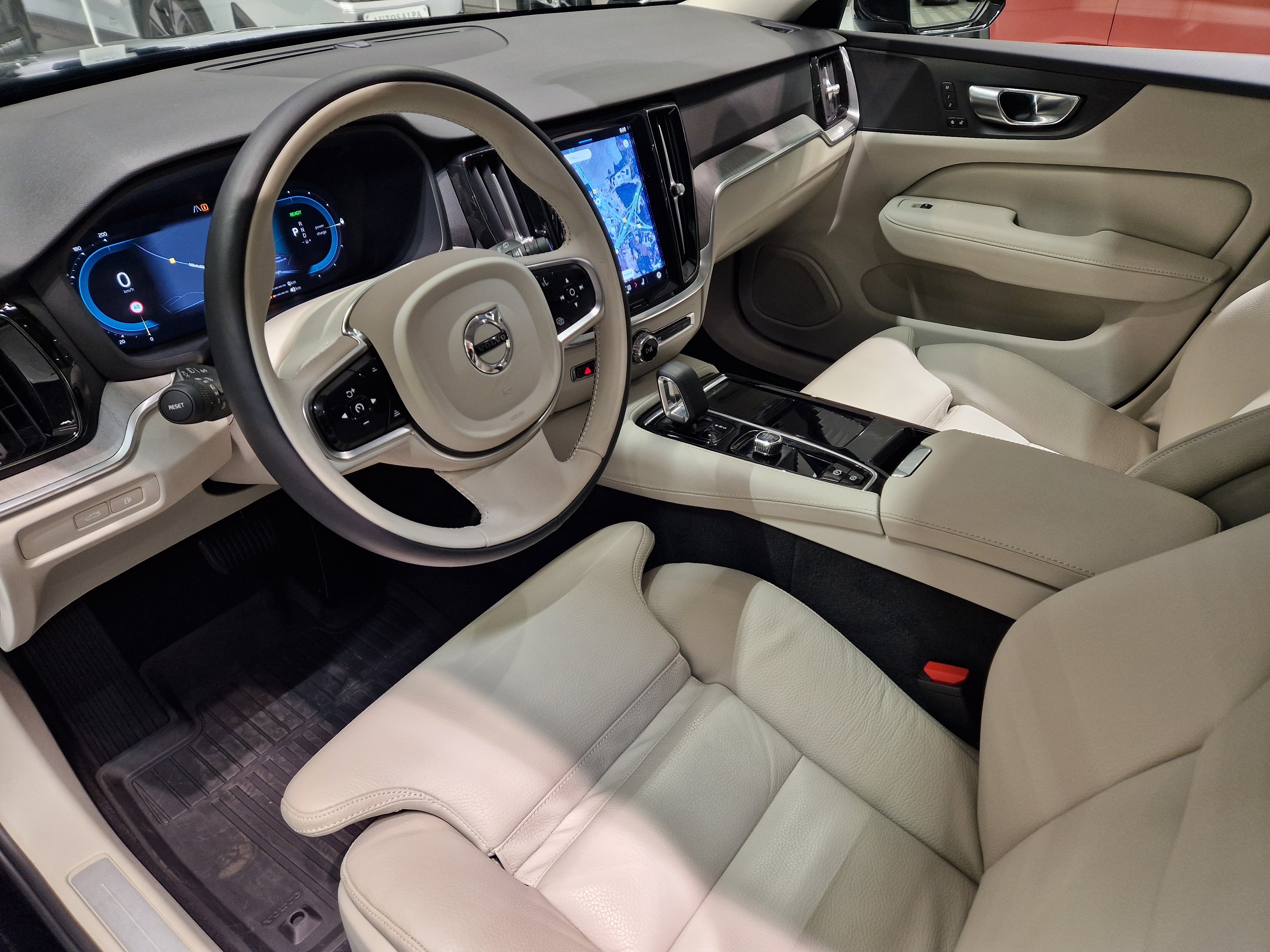 VOLVO V60 2023