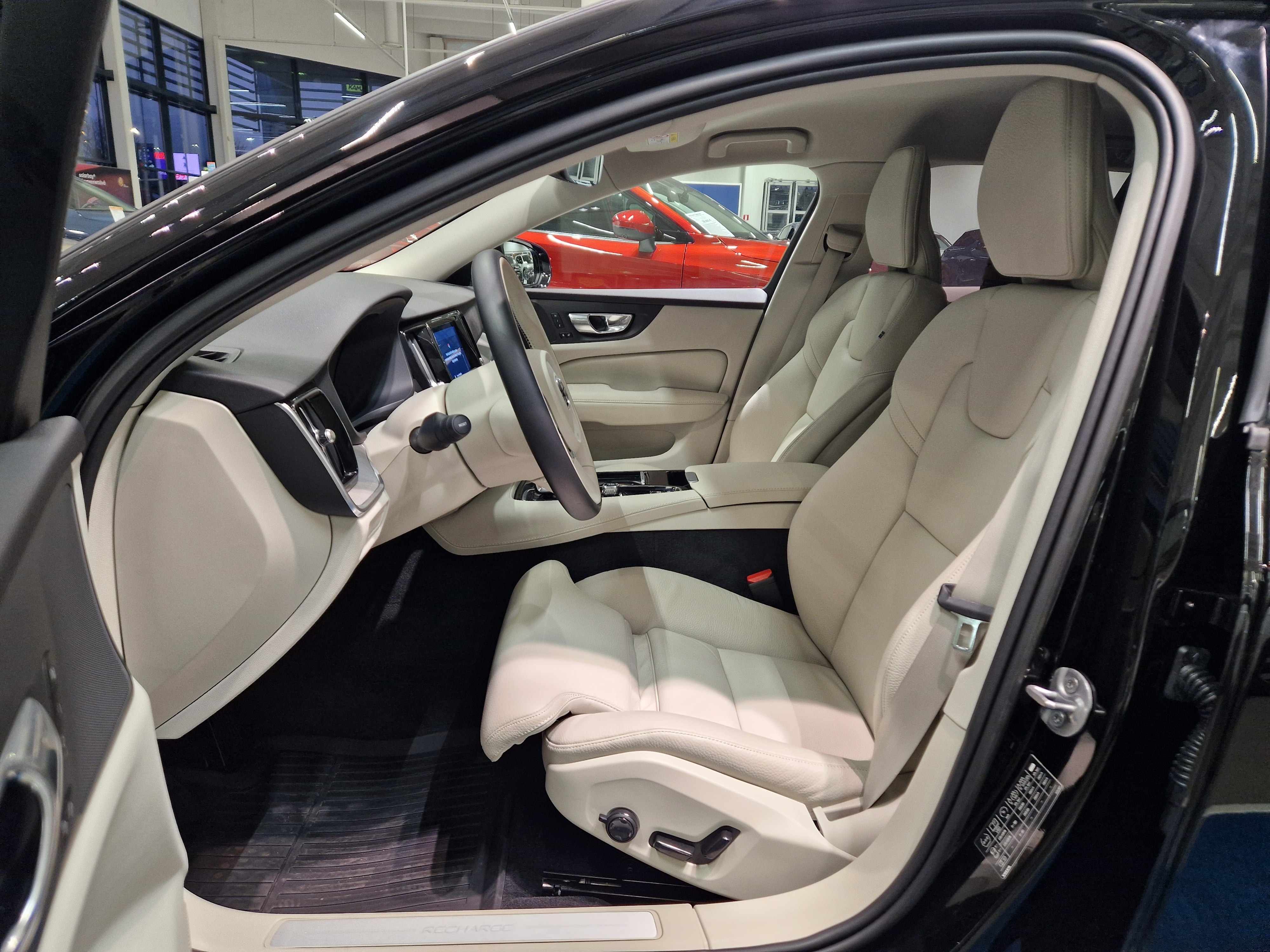 VOLVO V60 2023