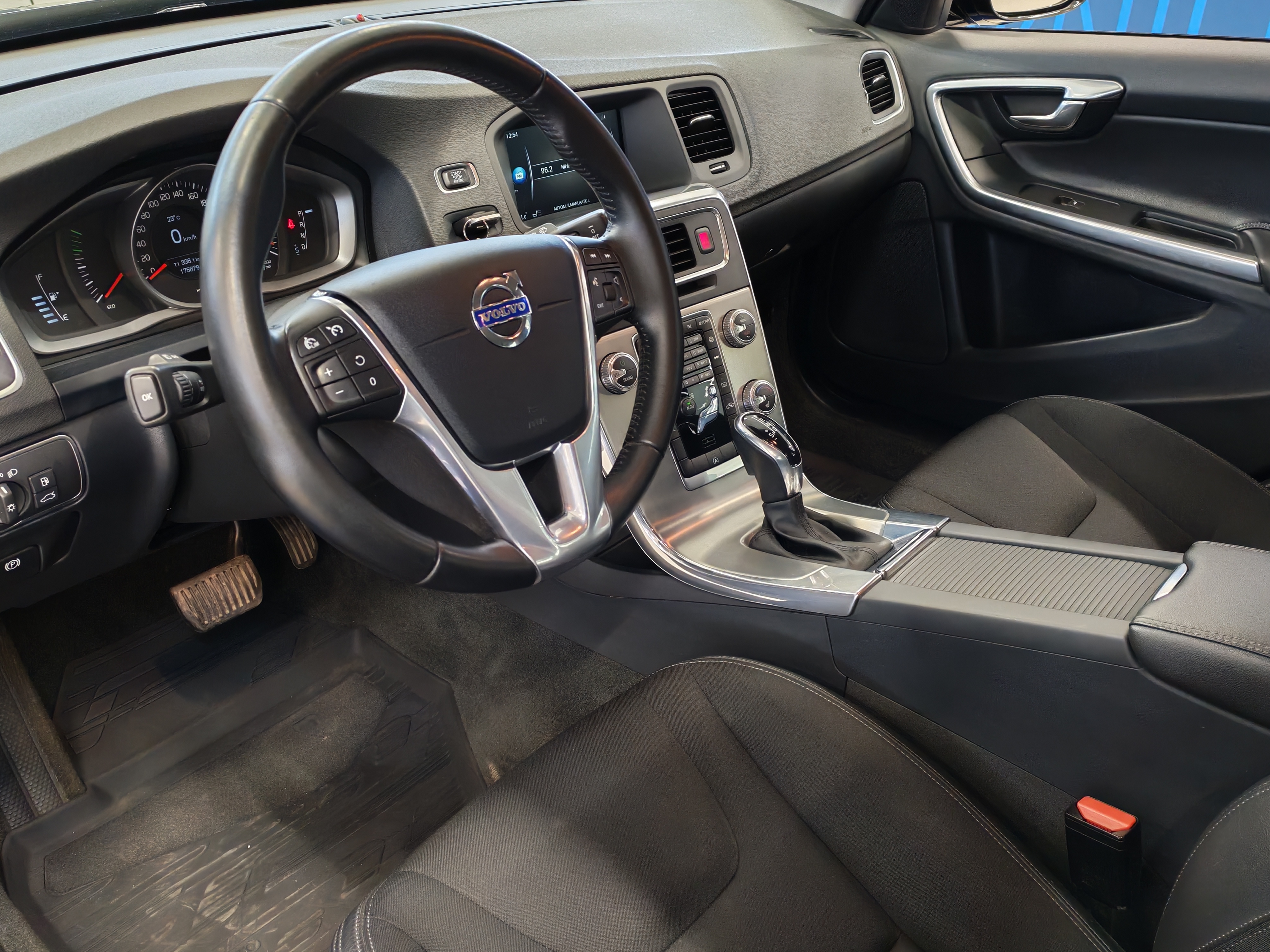 VOLVO V60 Cross Country 2016