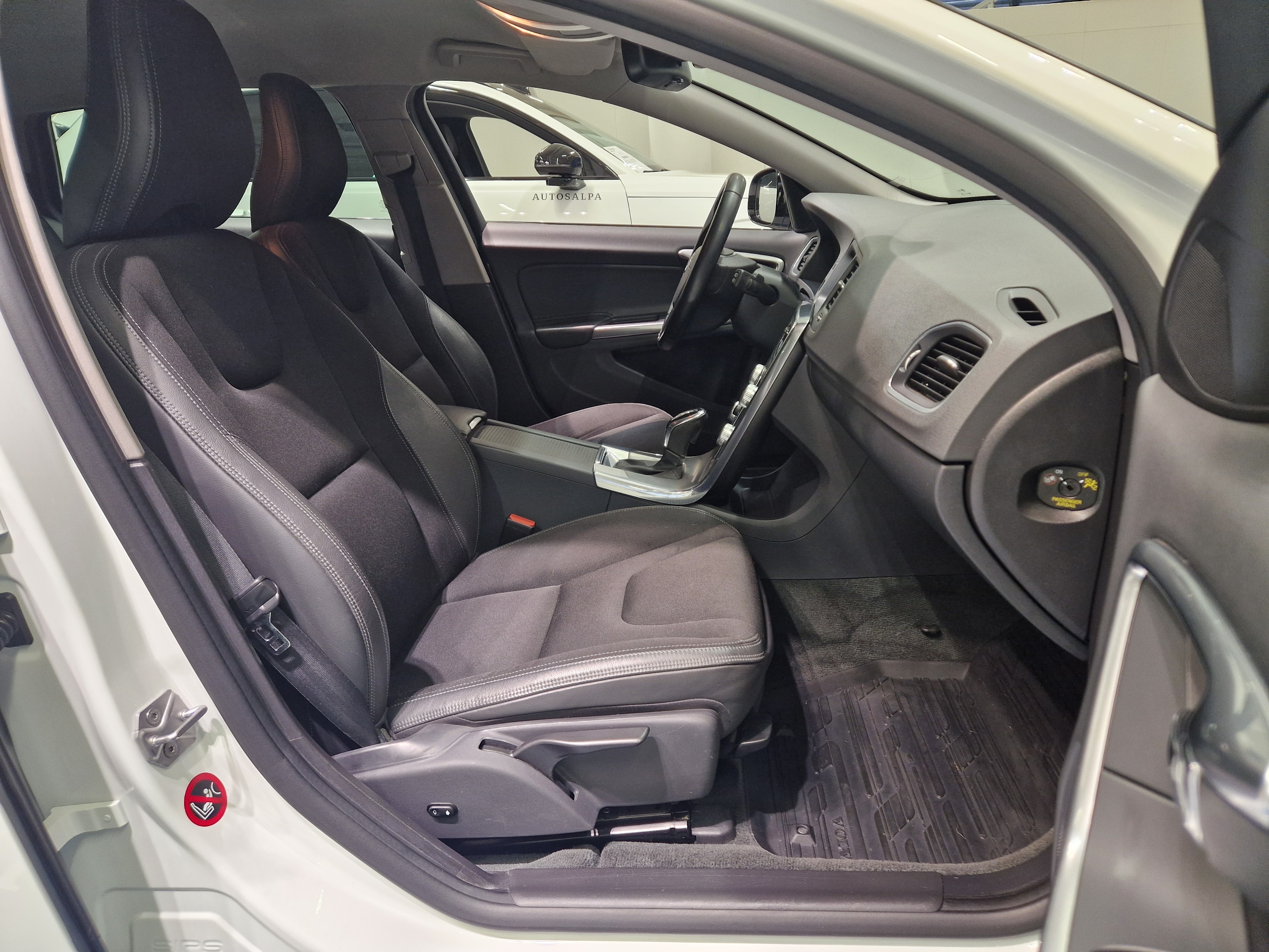 VOLVO V60 Cross Country 2016