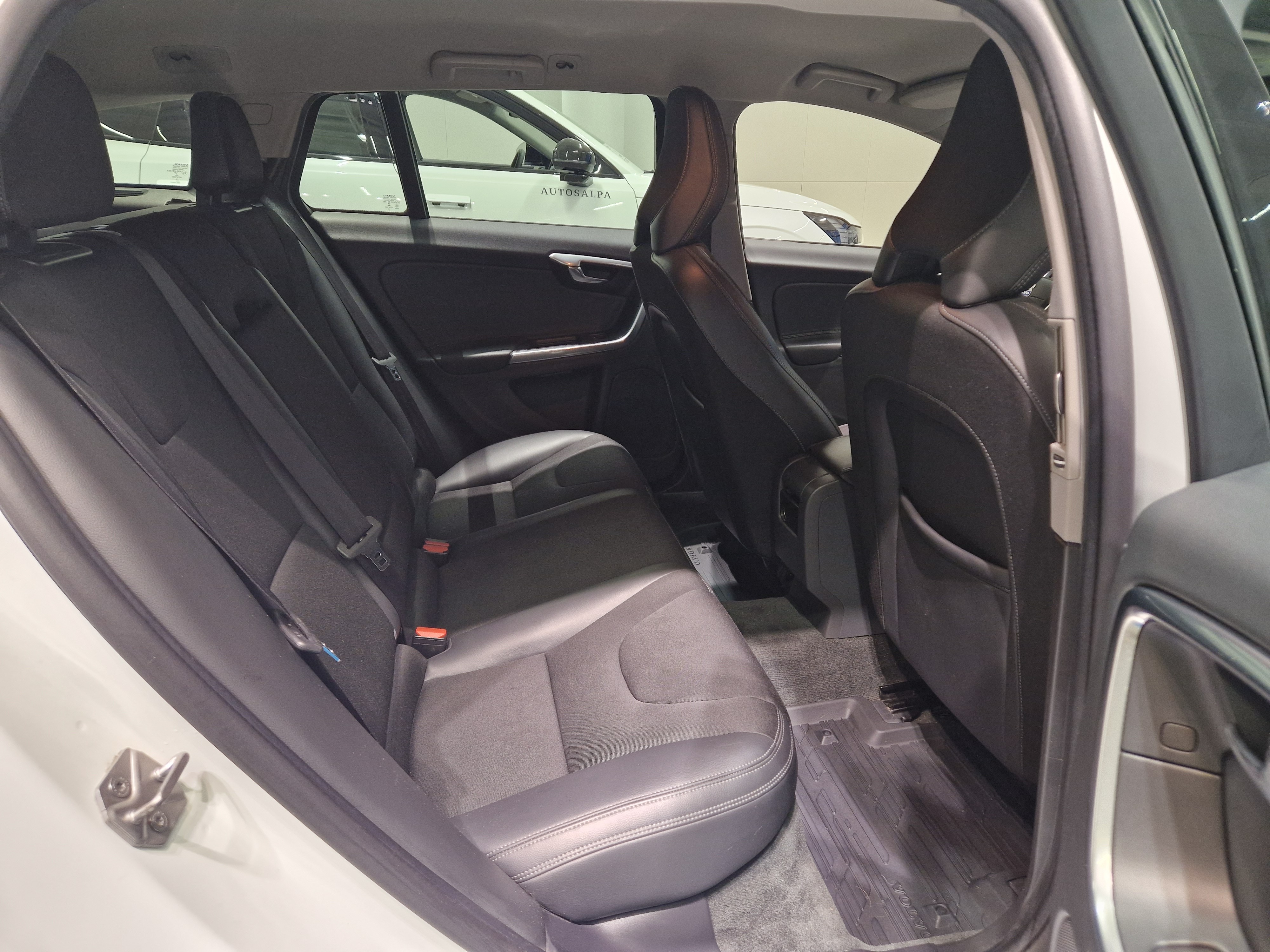 VOLVO V60 Cross Country 2016