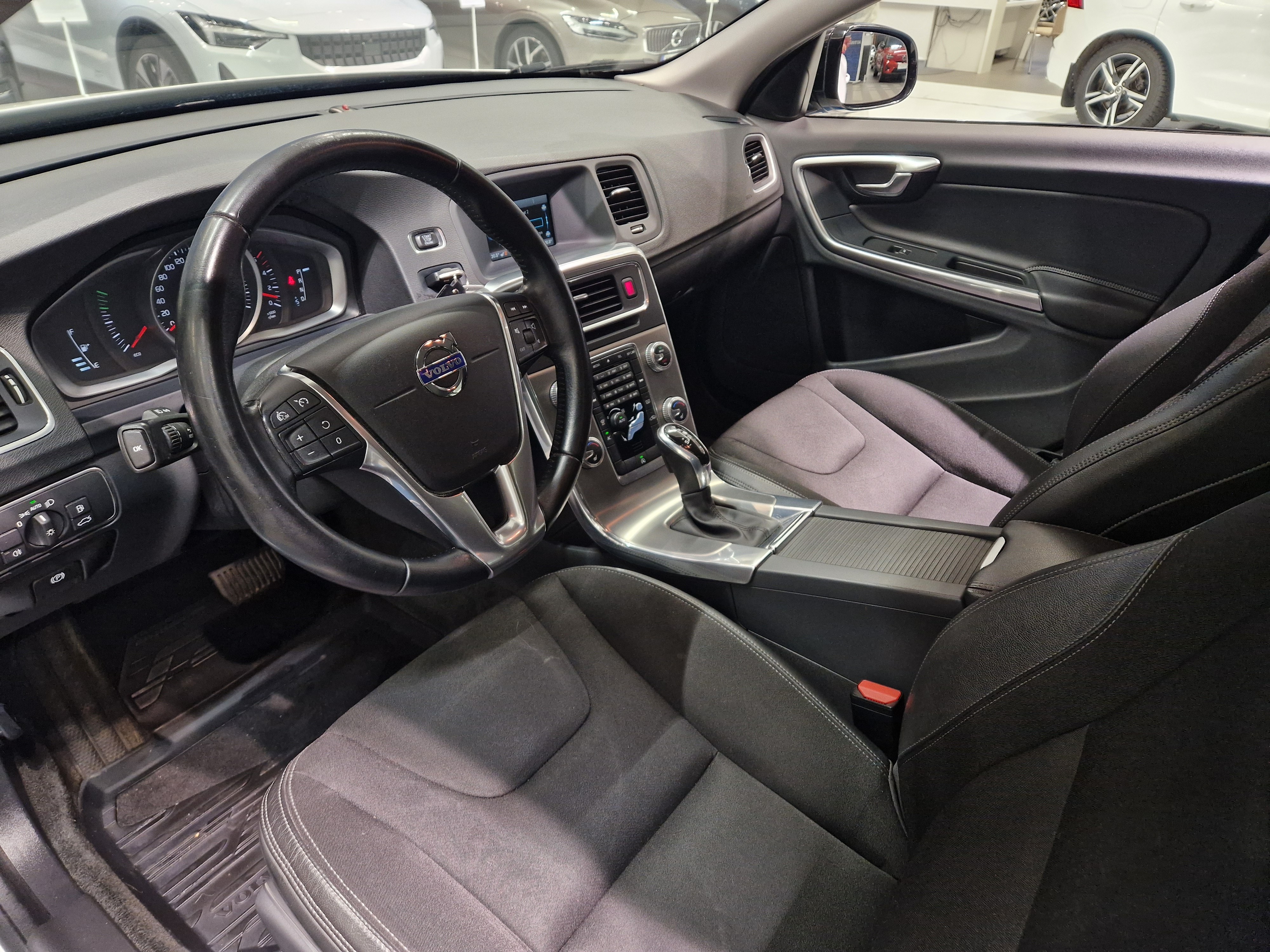 VOLVO V60 Cross Country 2016