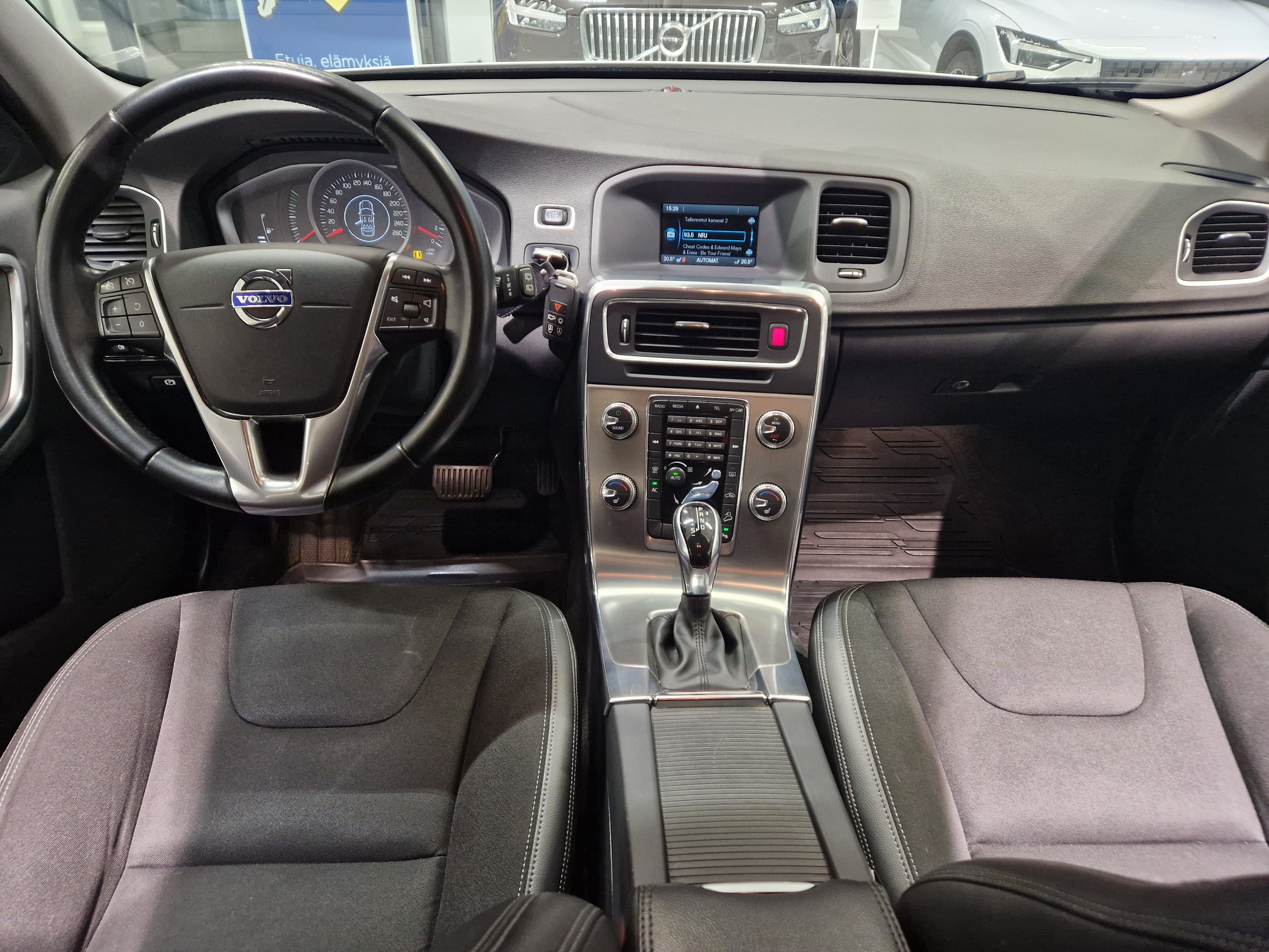 VOLVO V60 Cross Country 2016