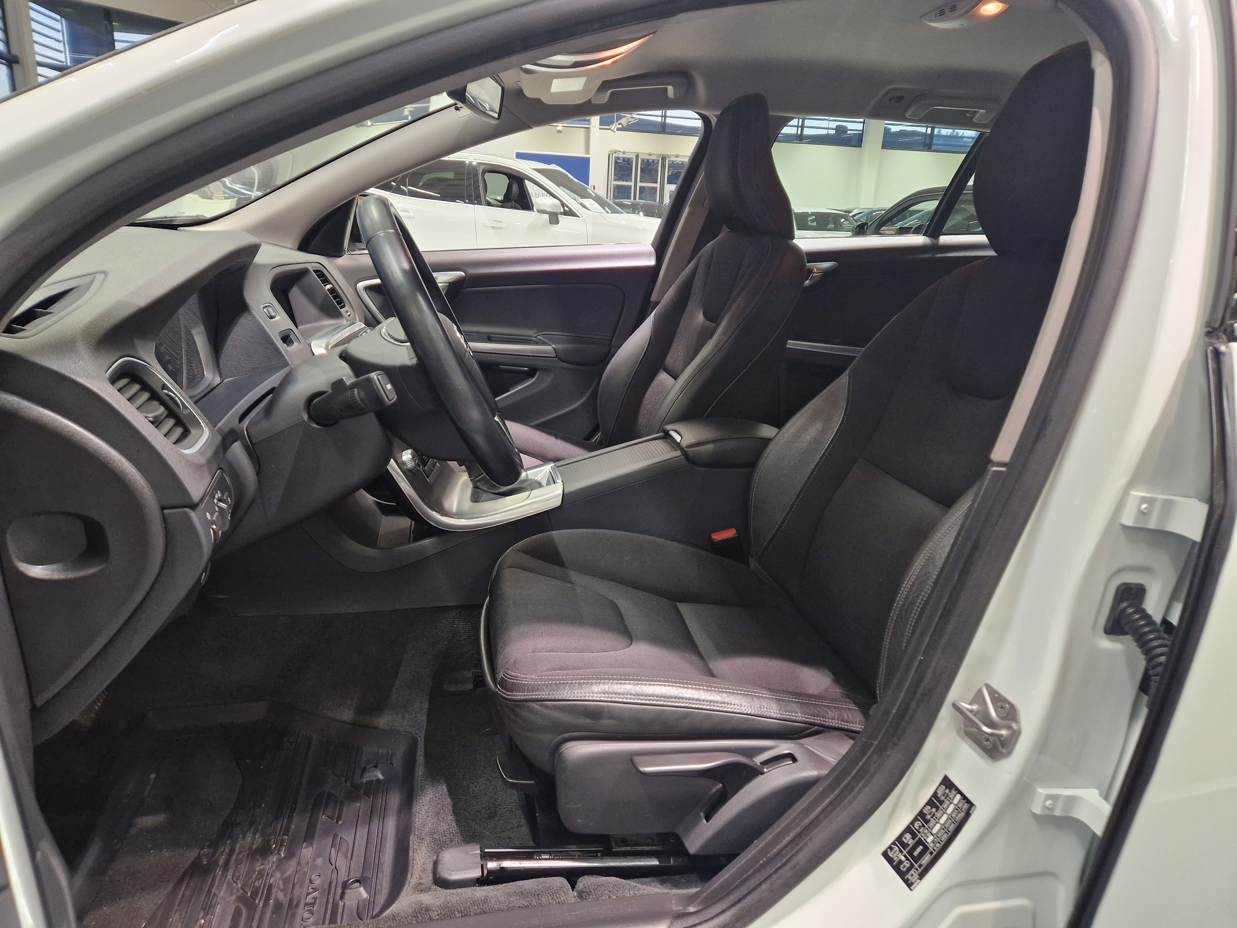 VOLVO V60 Cross Country 2016