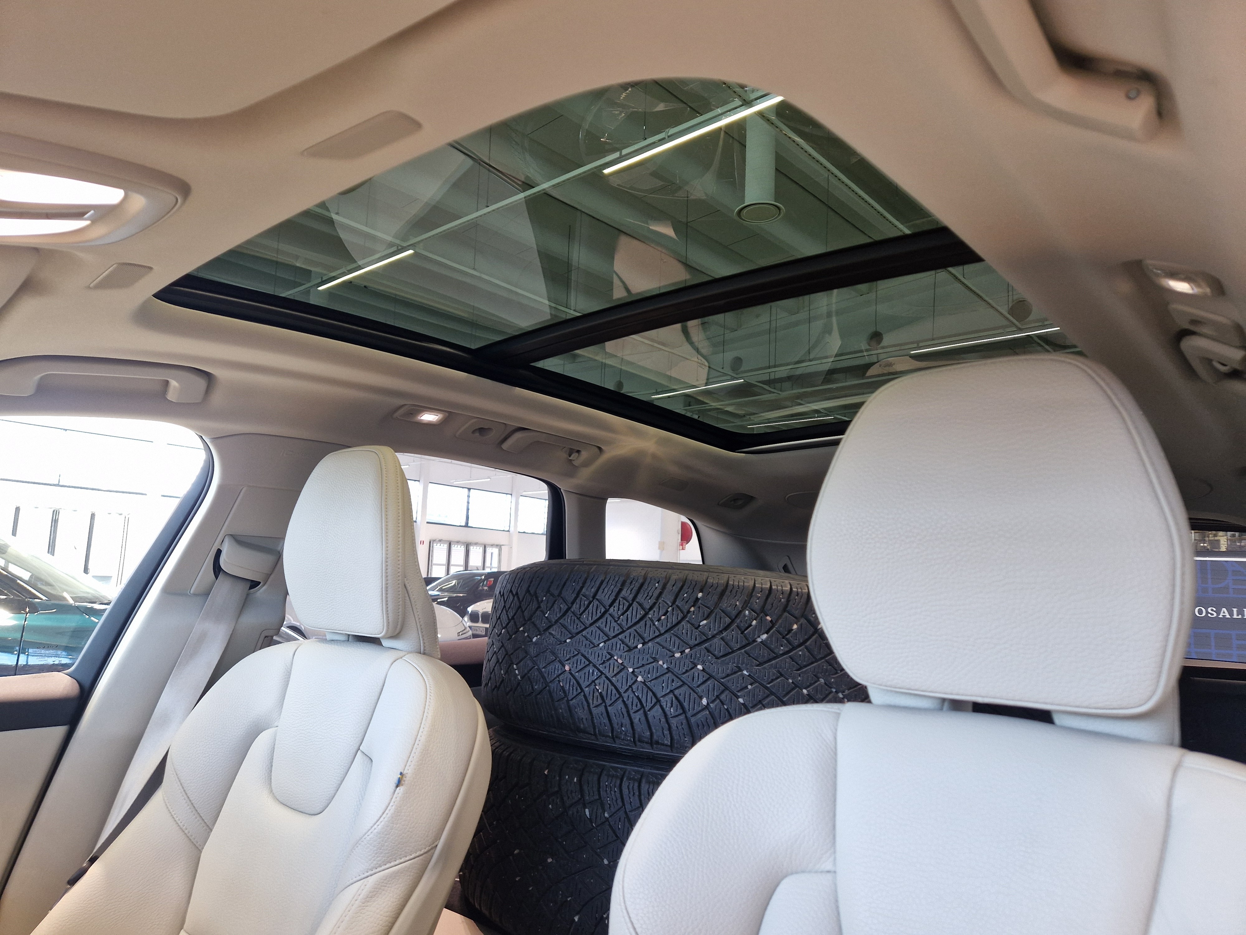 VOLVO XC60 2023