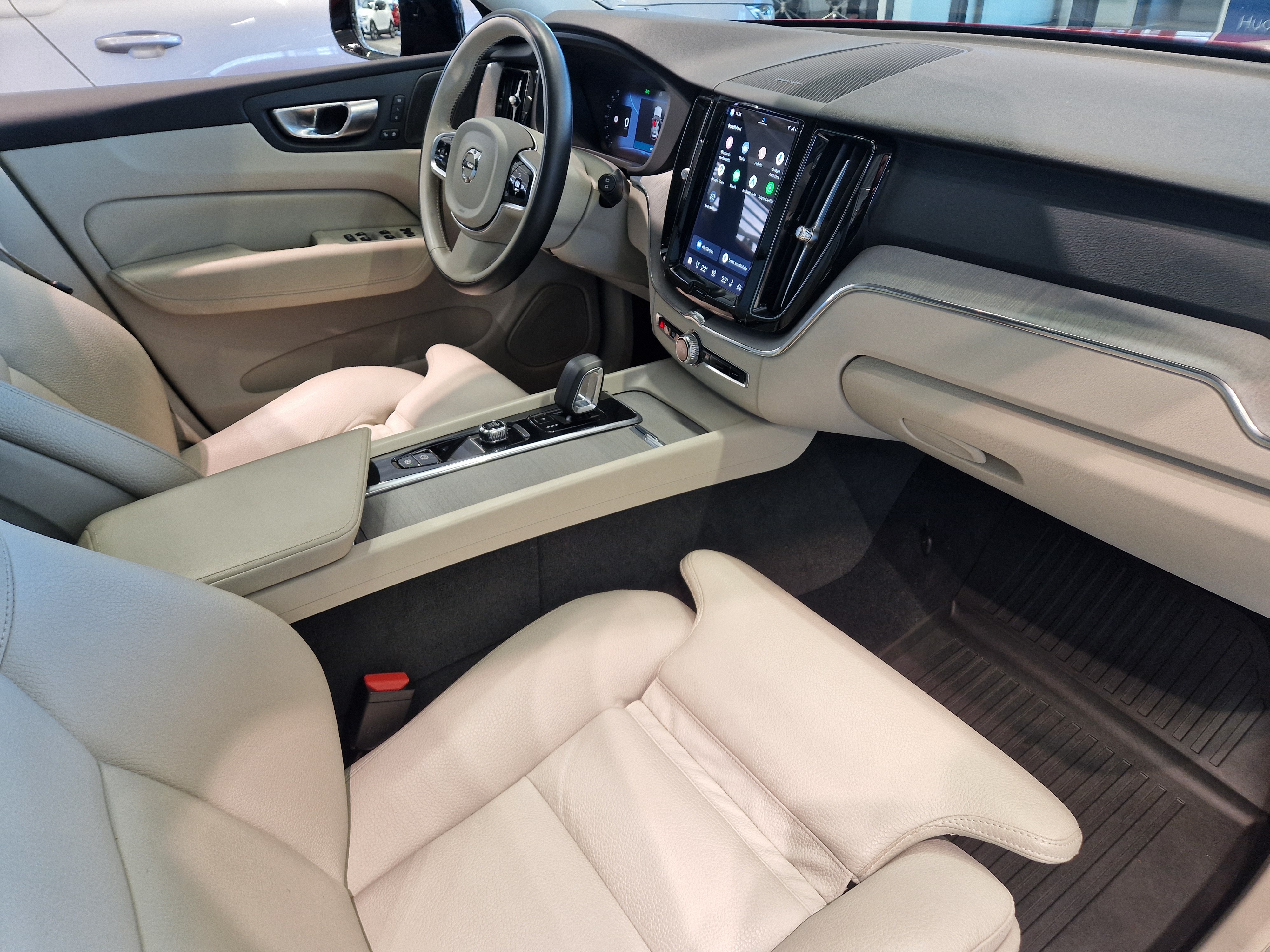 VOLVO XC60 2023
