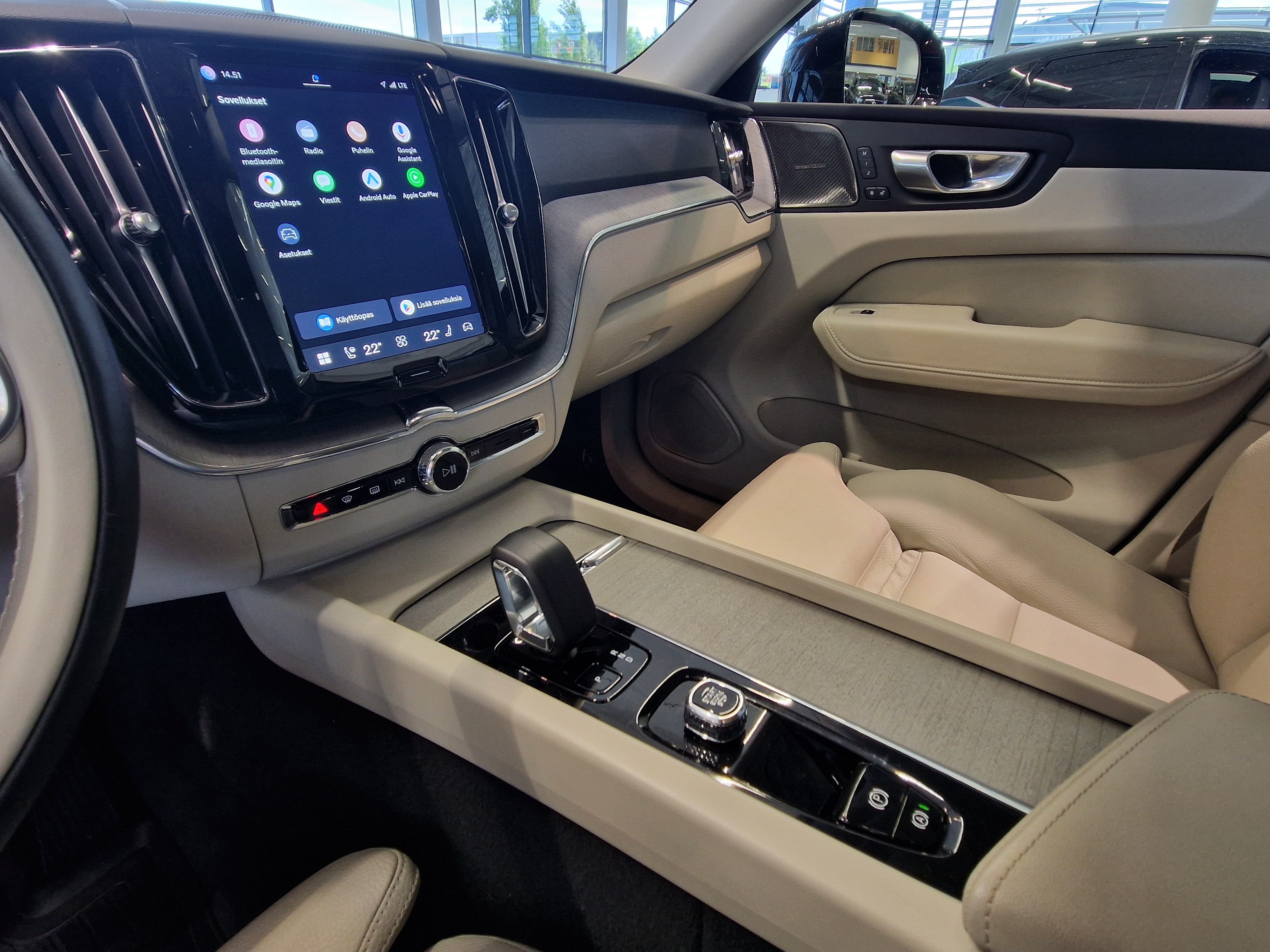 VOLVO XC60 2023