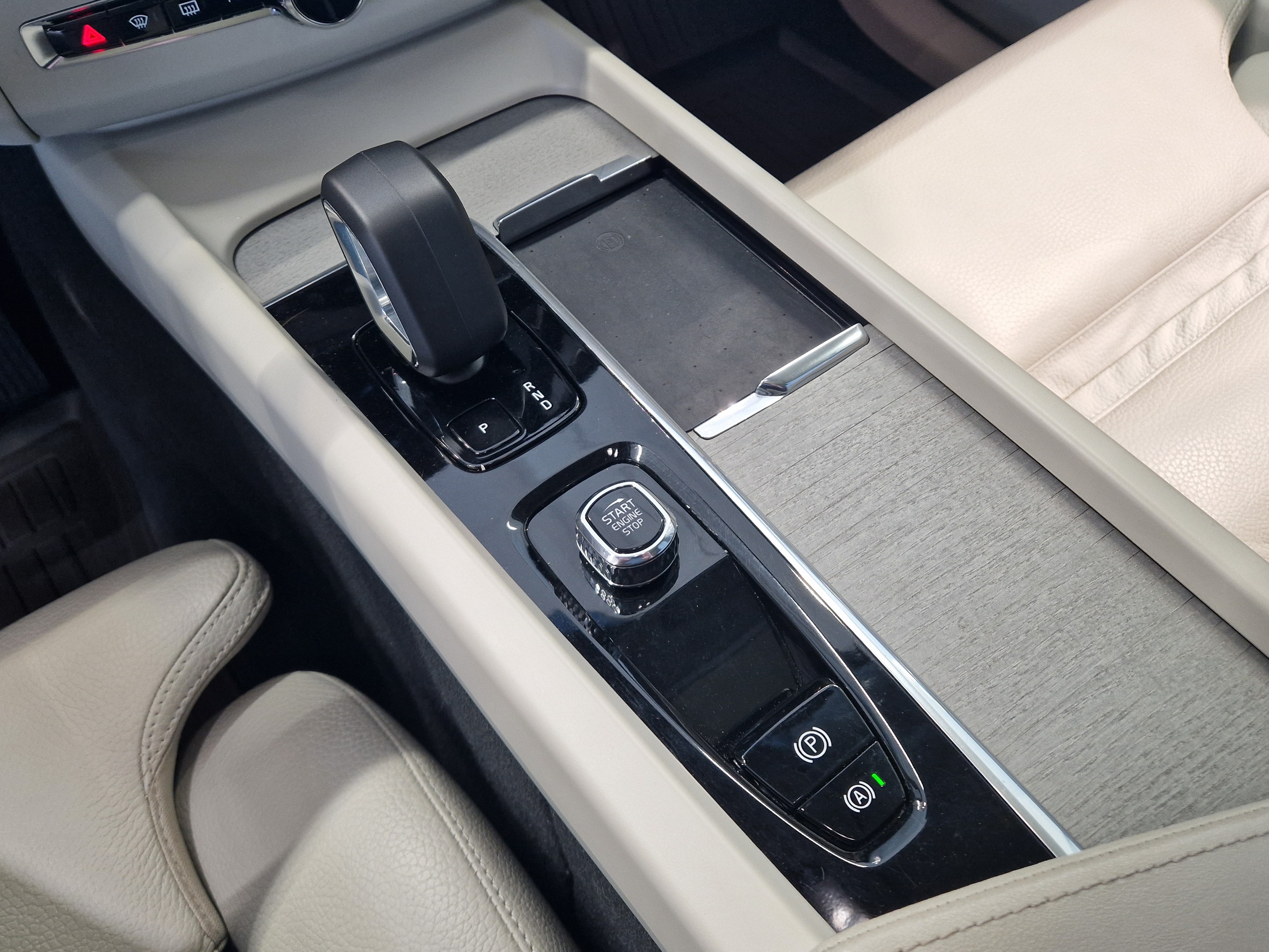 VOLVO XC60 2023