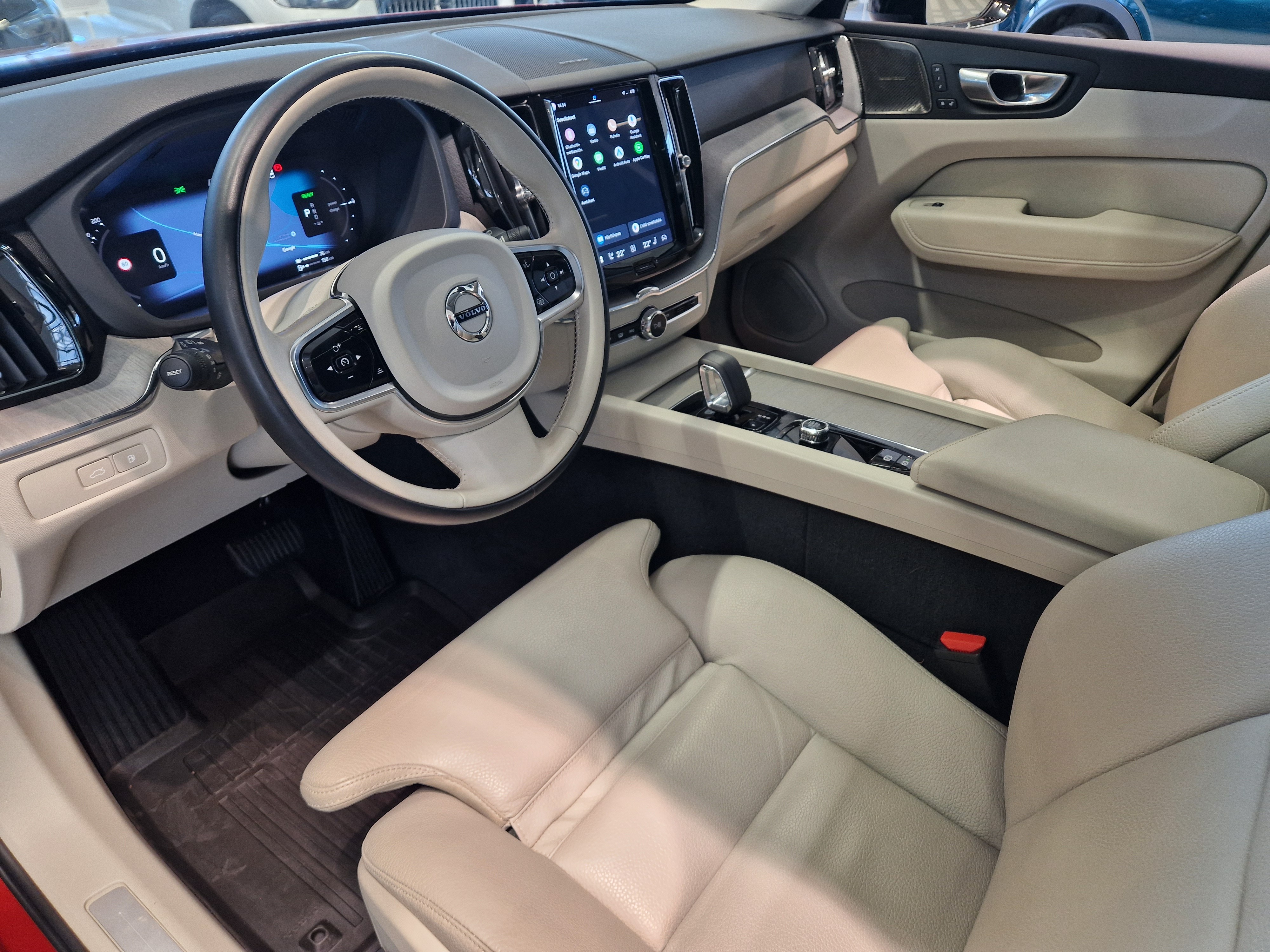 VOLVO XC60 2023