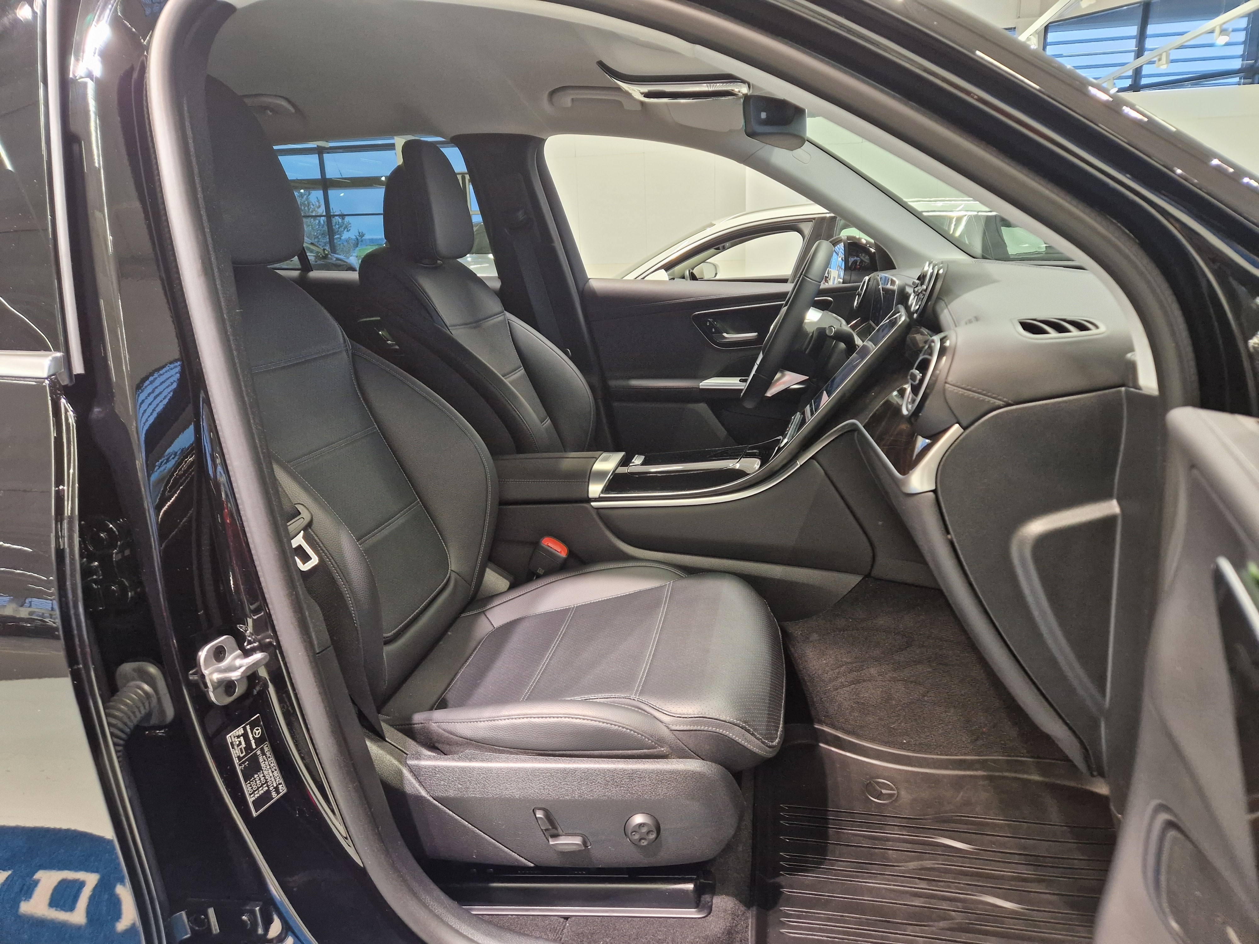 MERCEDES-BENZ GLC 2023