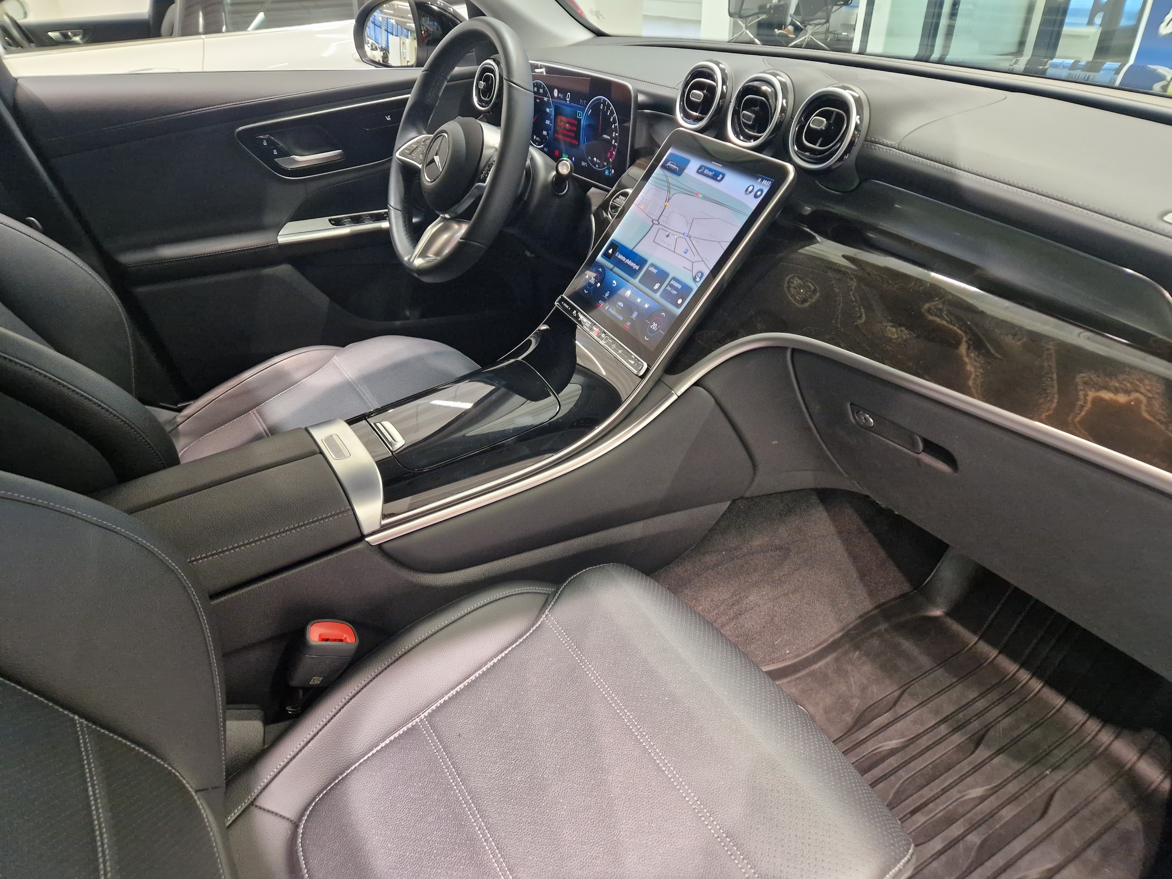 MERCEDES-BENZ GLC 2023