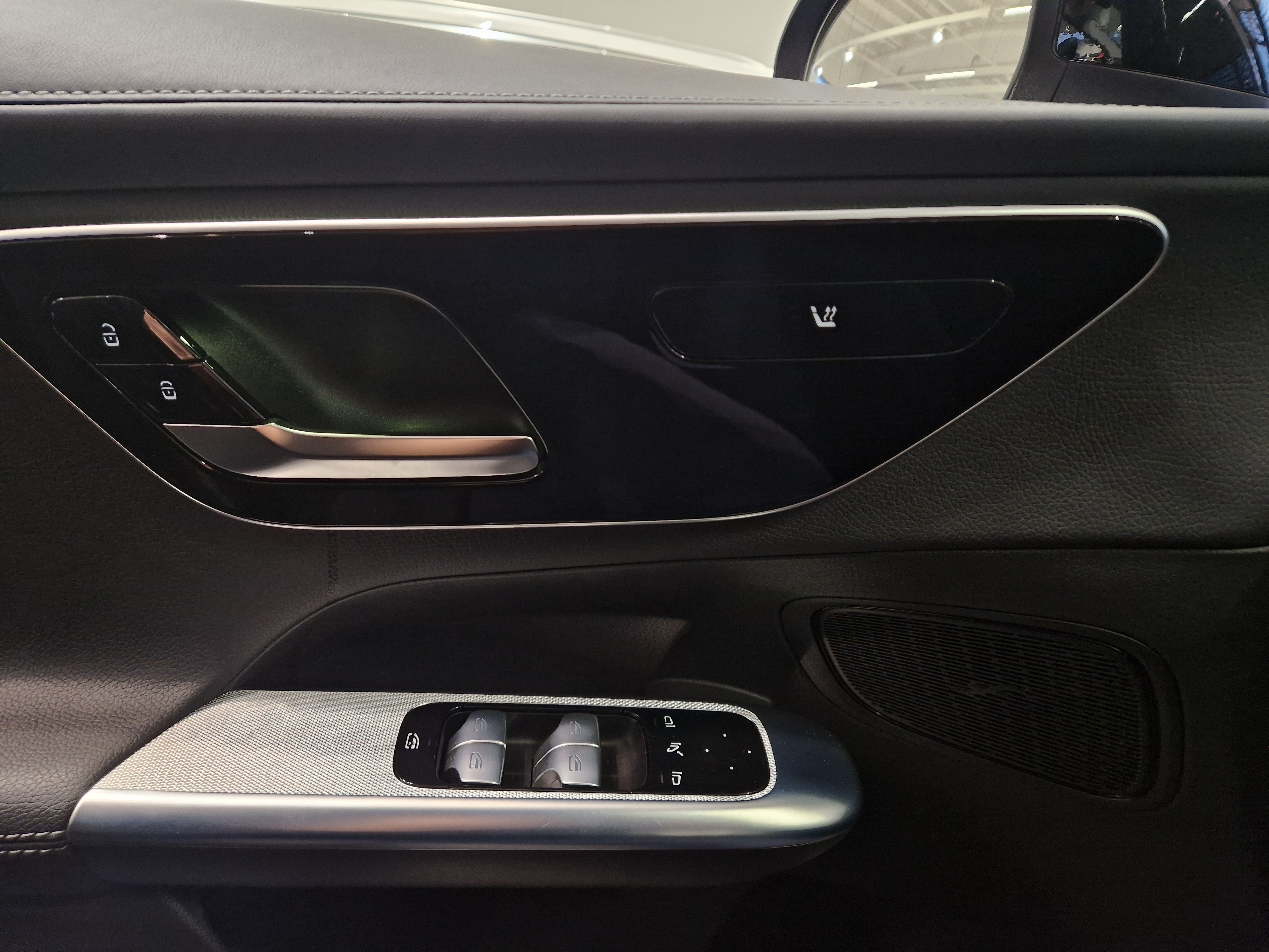 MERCEDES-BENZ GLC 2023