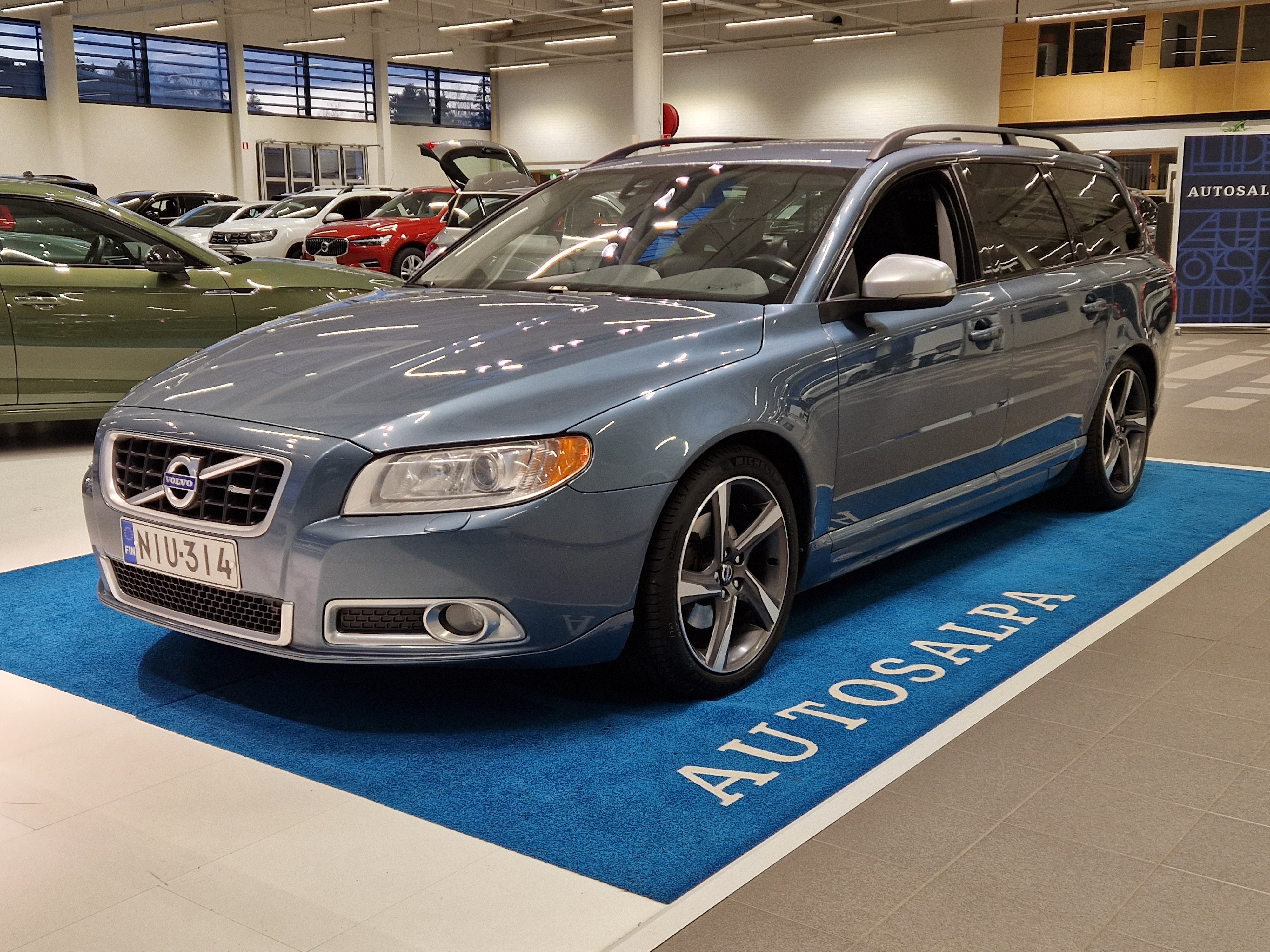 VOLVO V70 2013