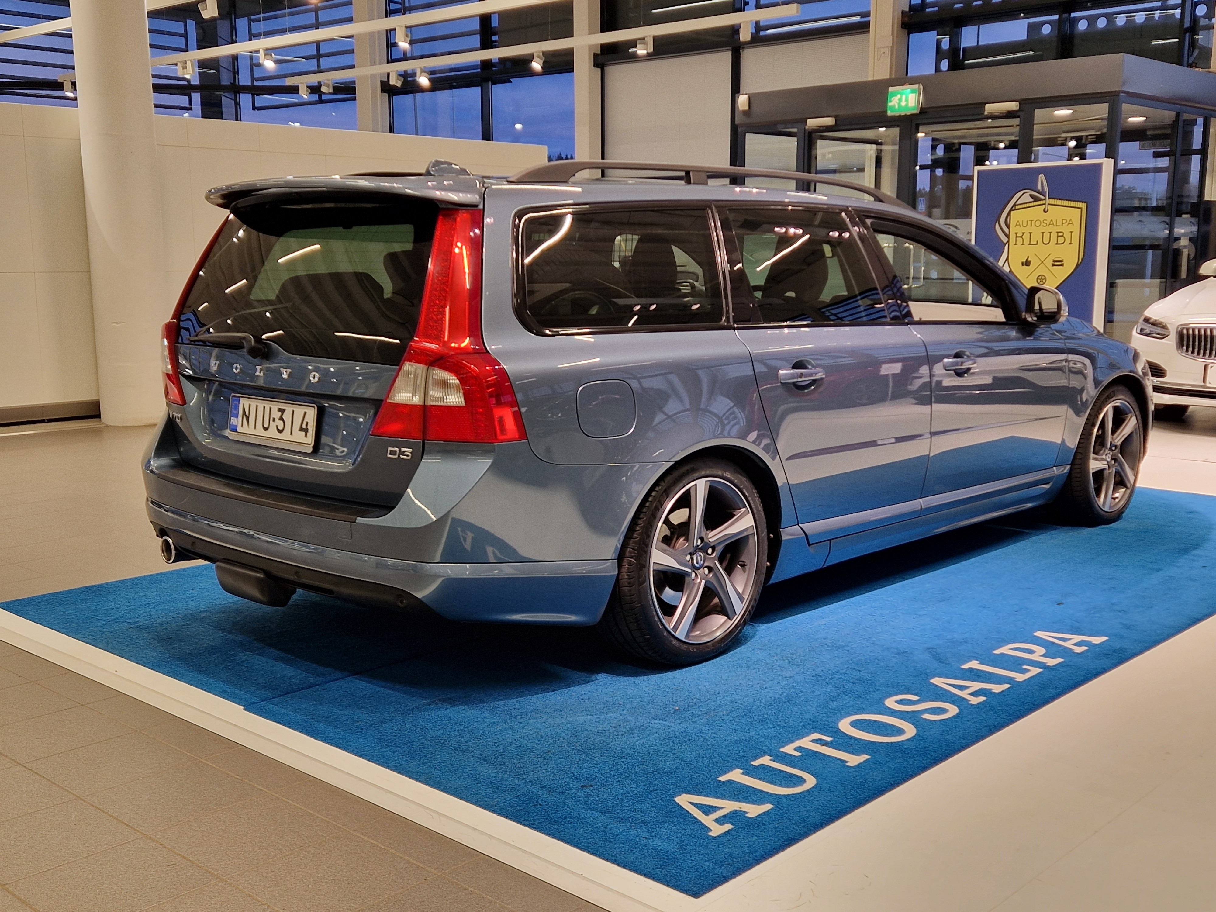 VOLVO V70 2013