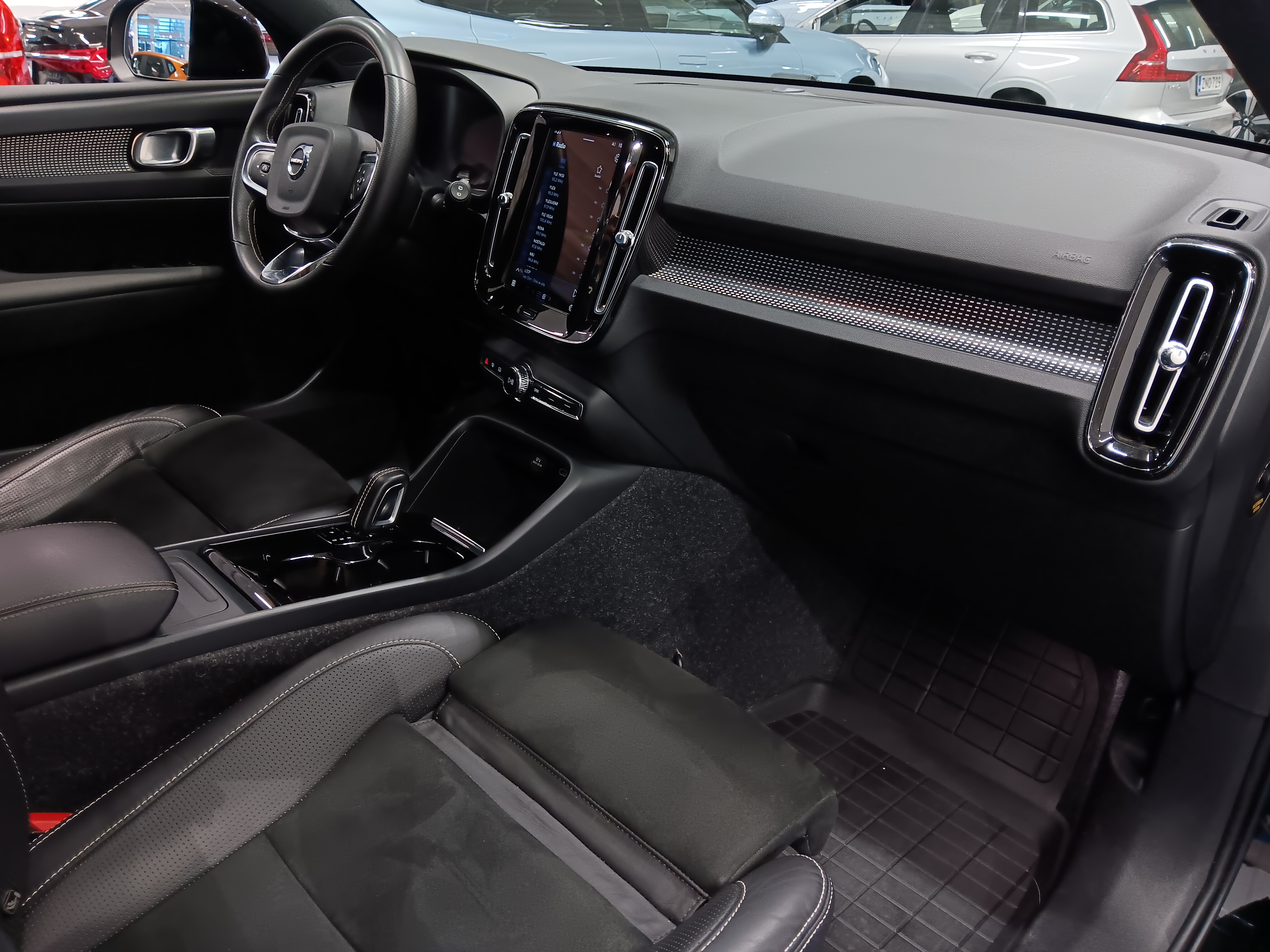 VOLVO XC40 2021
