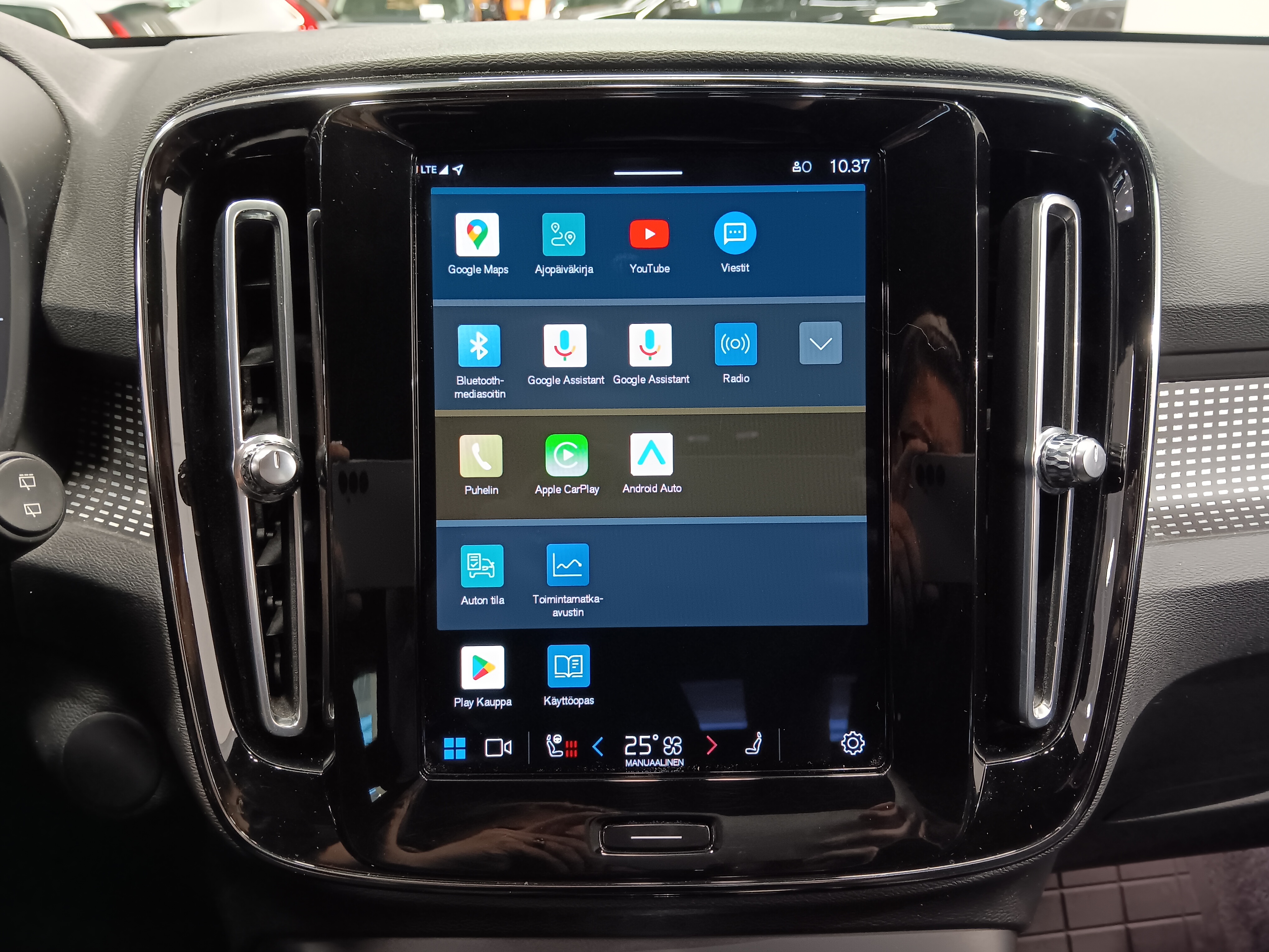 VOLVO XC40 2021