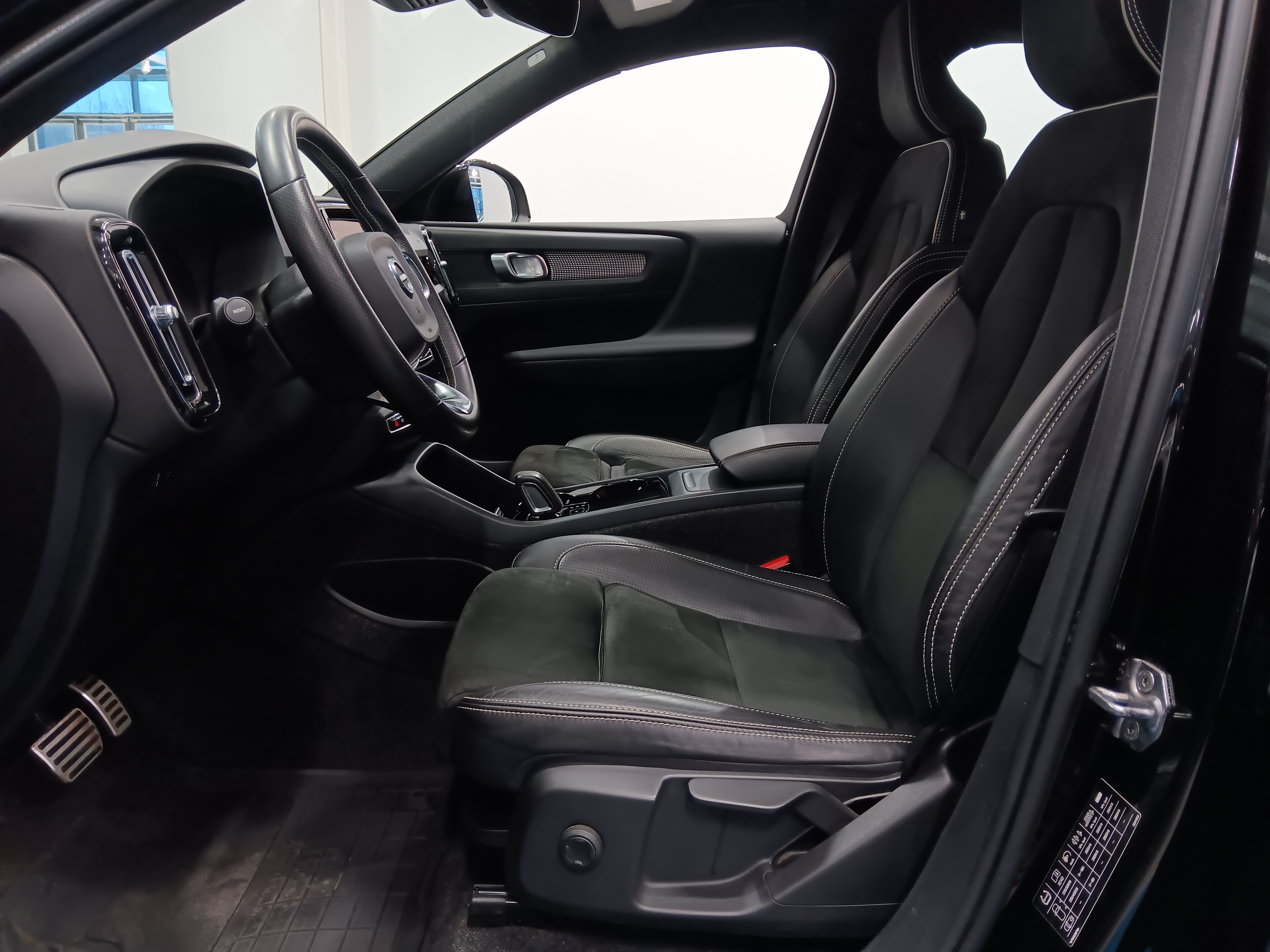 VOLVO XC40 2021