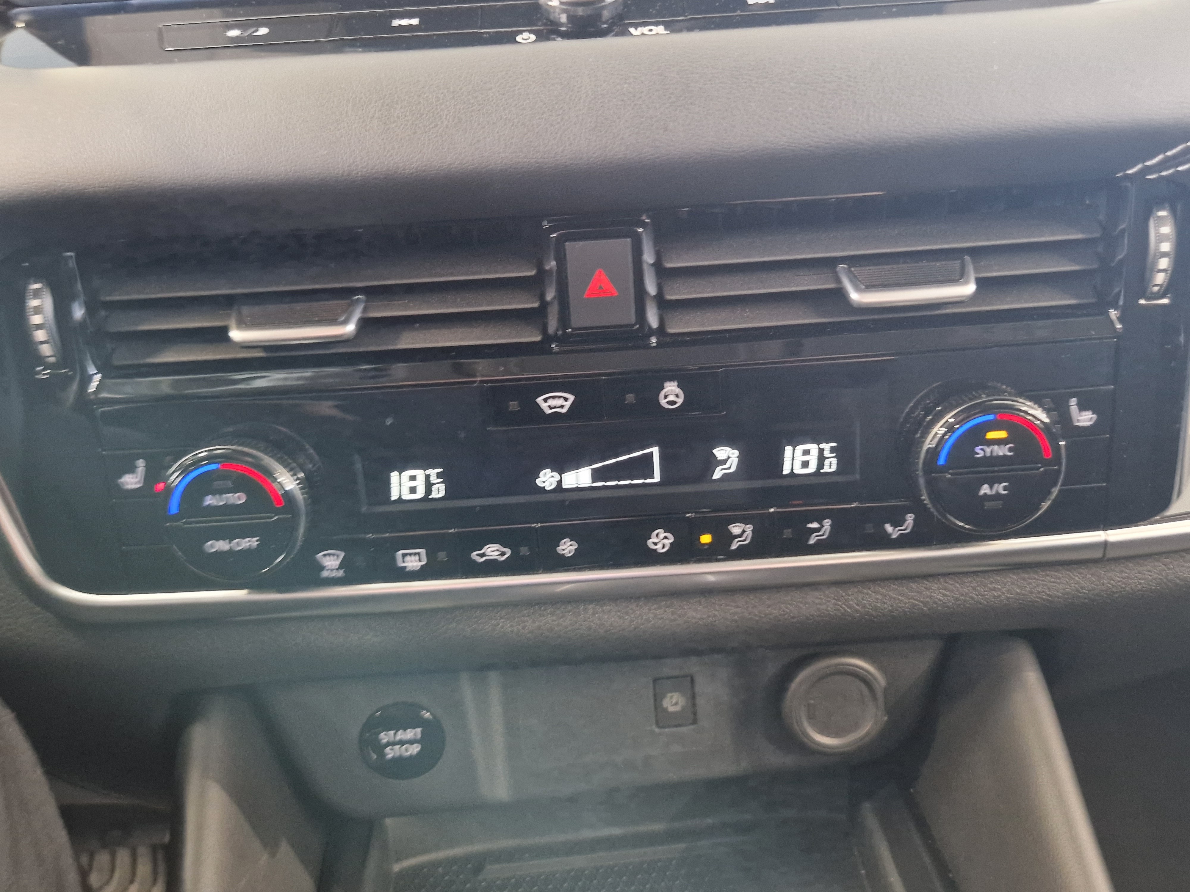 NISSAN Qashqai 2024