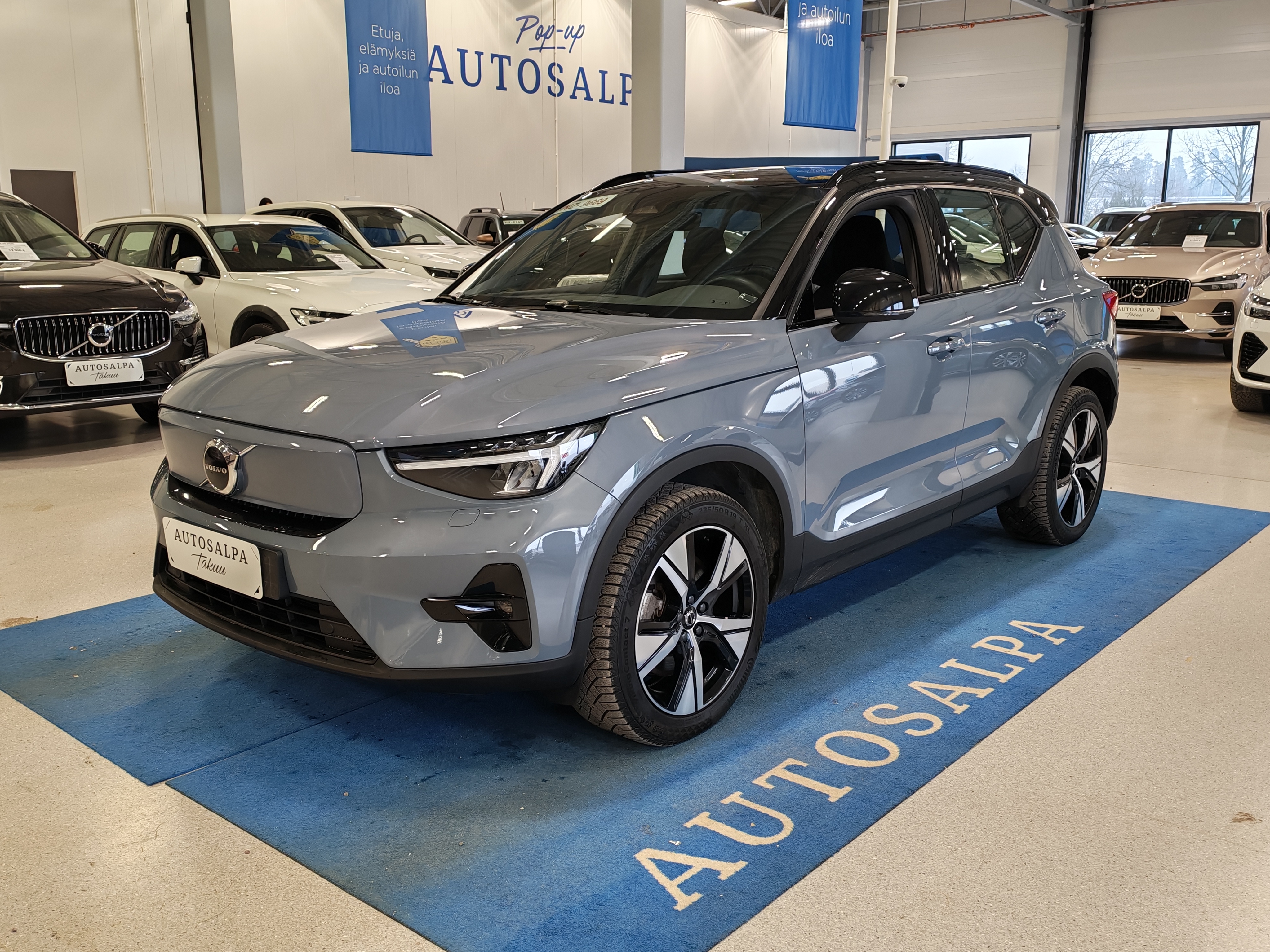 VOLVO XC40 2023