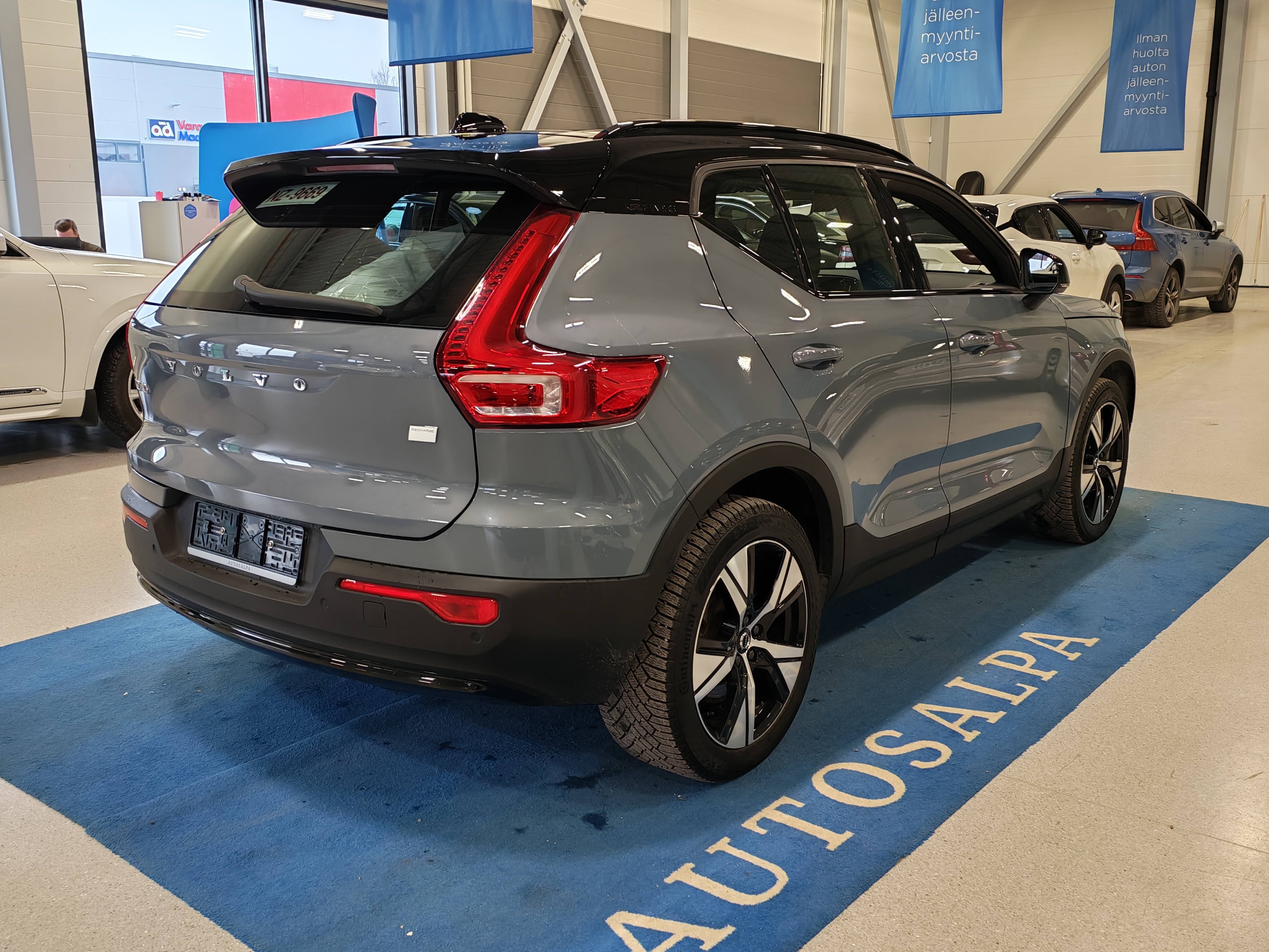 VOLVO XC40 2023