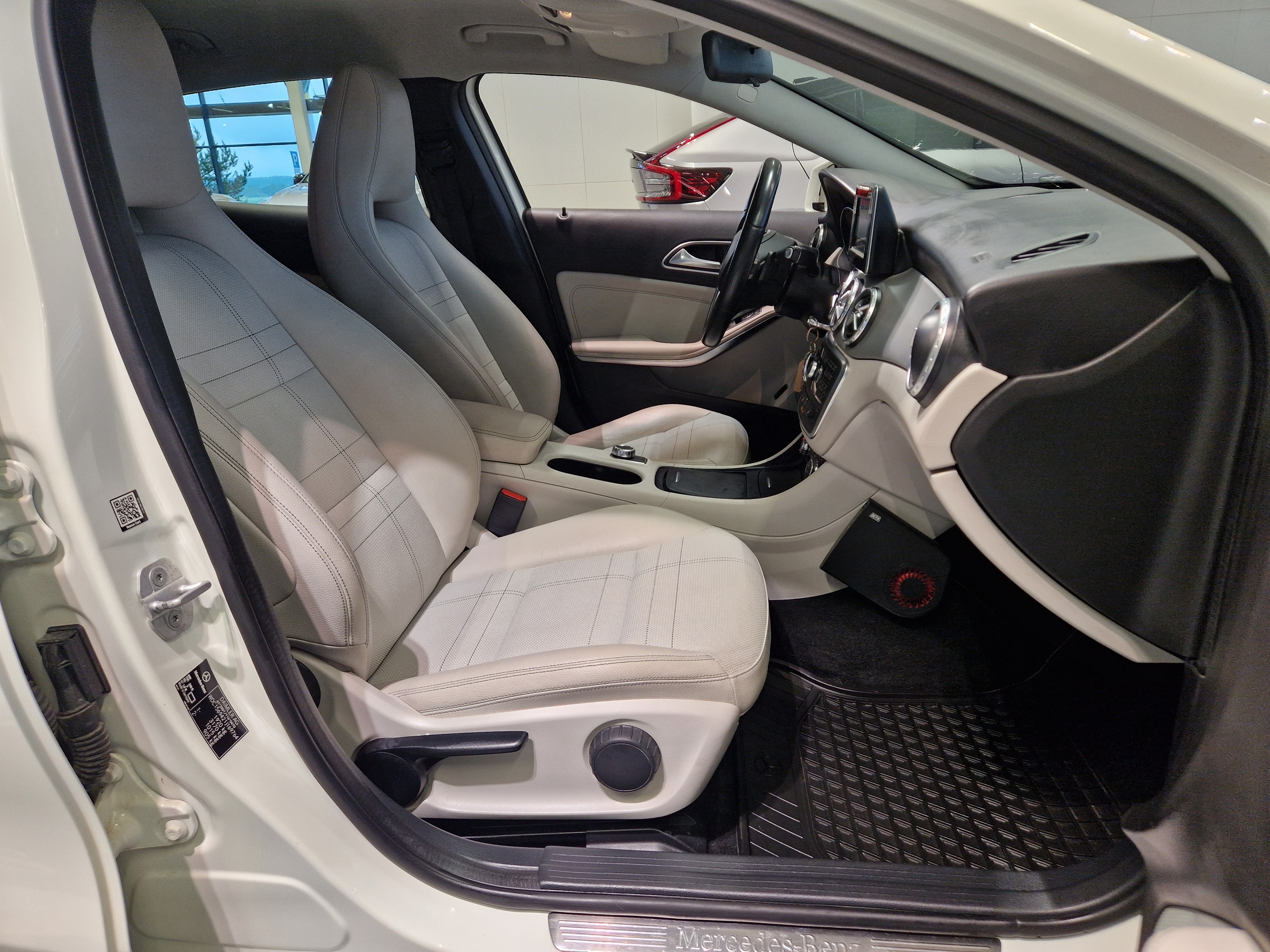 MERCEDES-BENZ GLA 2016