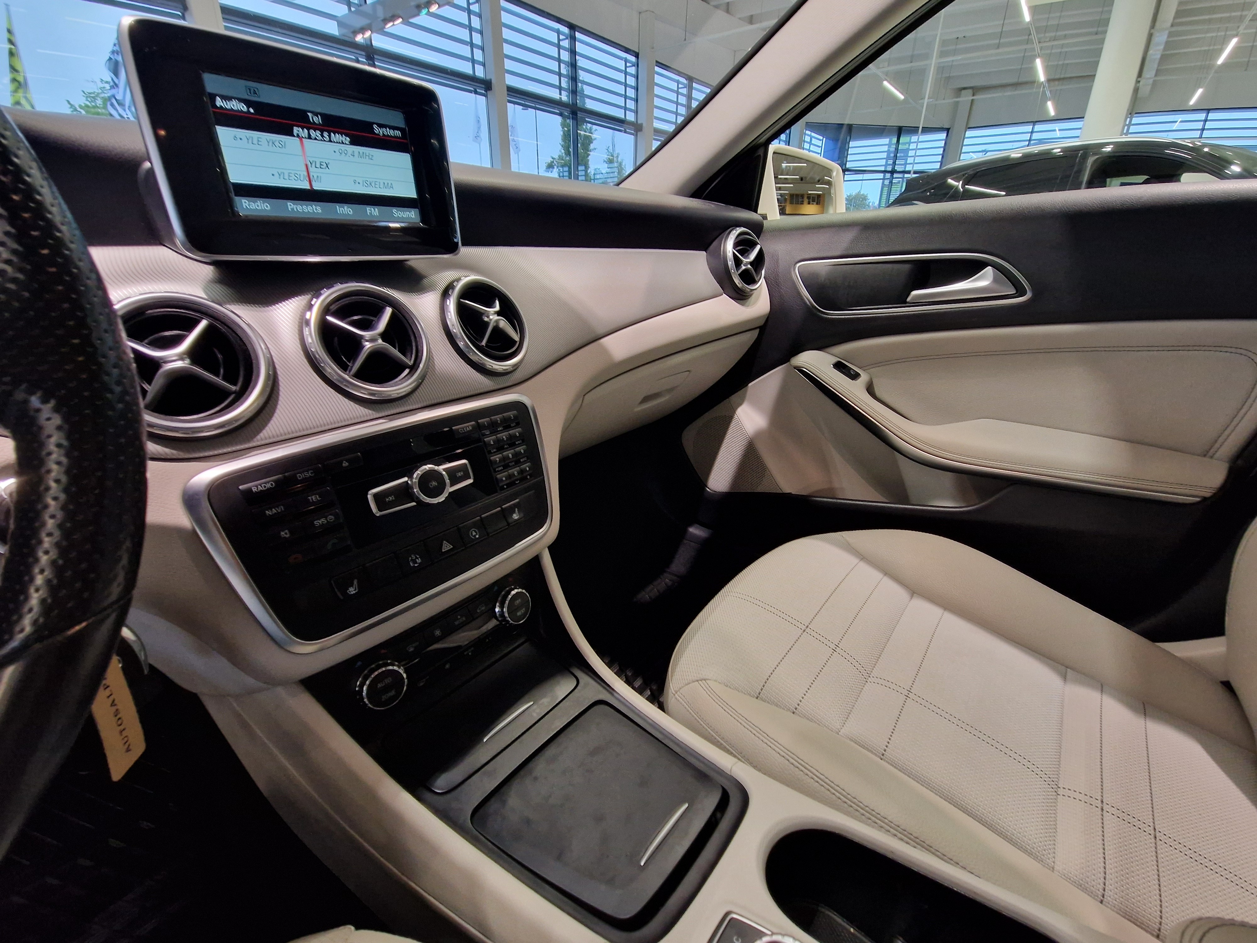 MERCEDES-BENZ GLA 2016