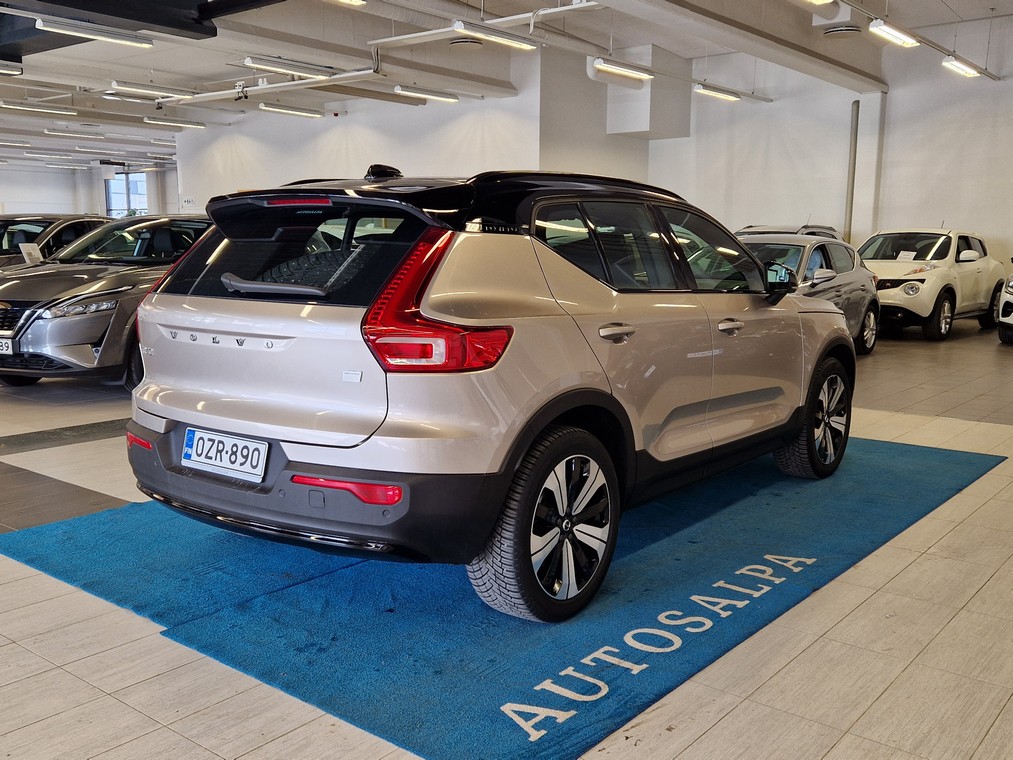 VOLVO XC40 2023