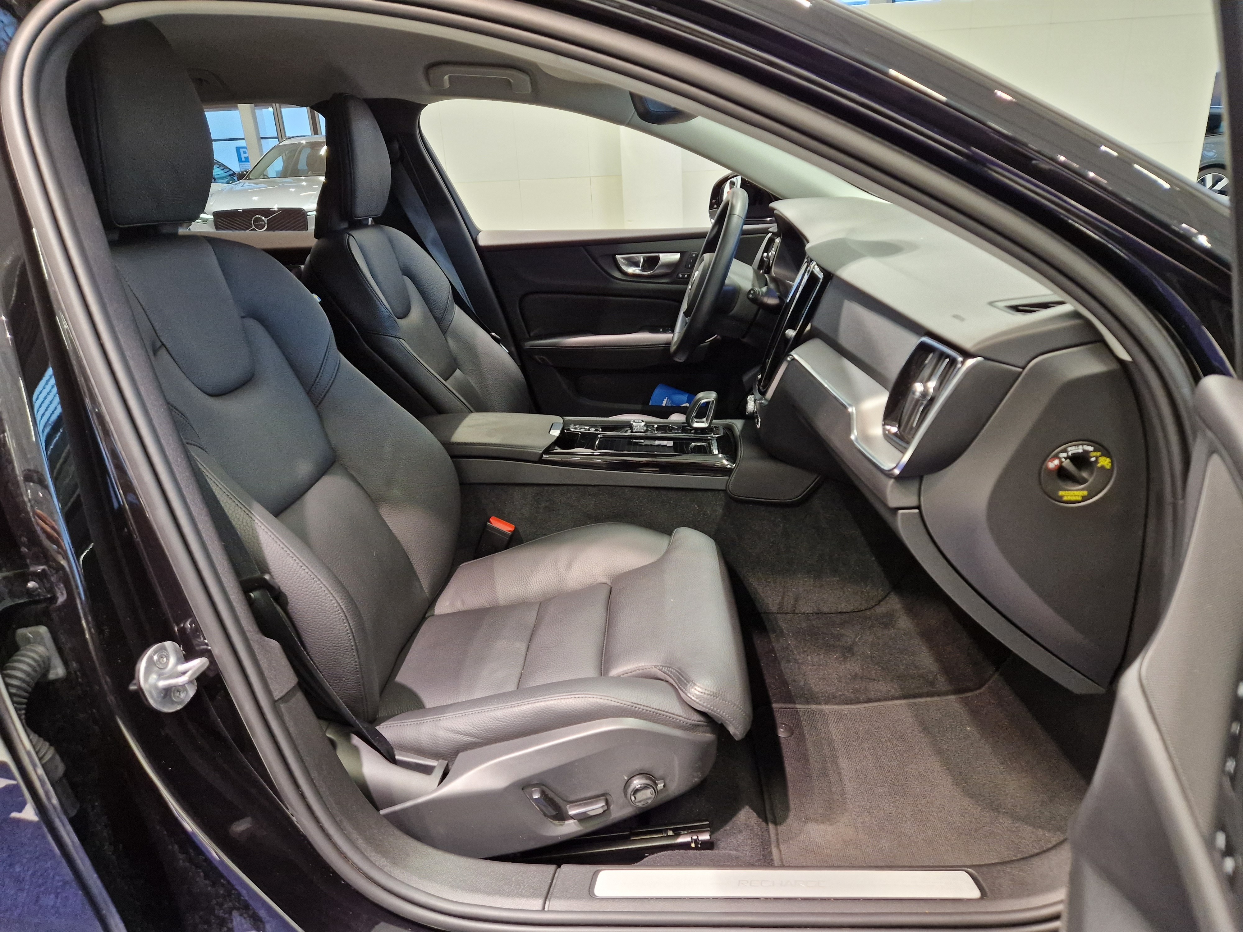 VOLVO V60 2024