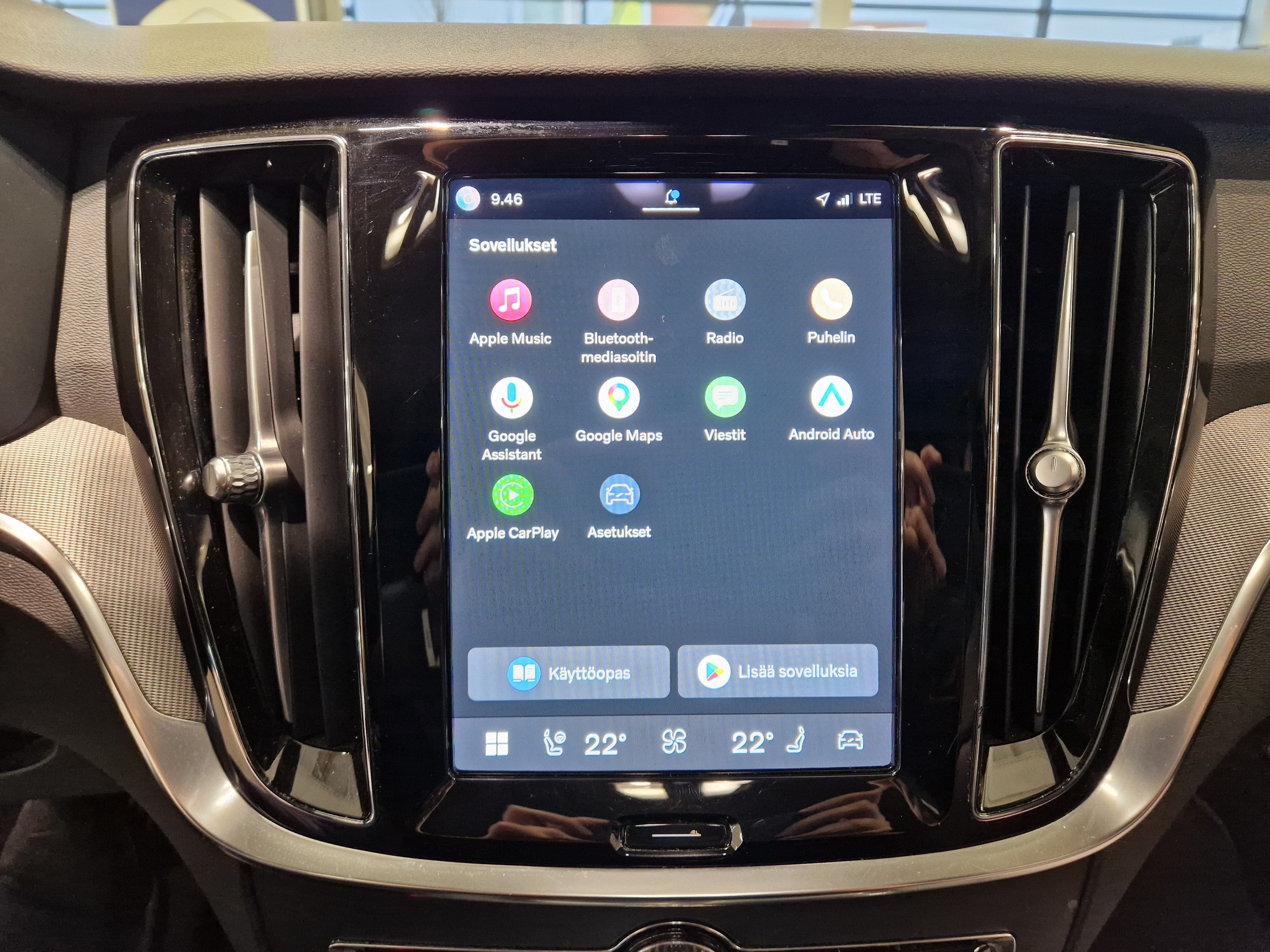 VOLVO V60 2024