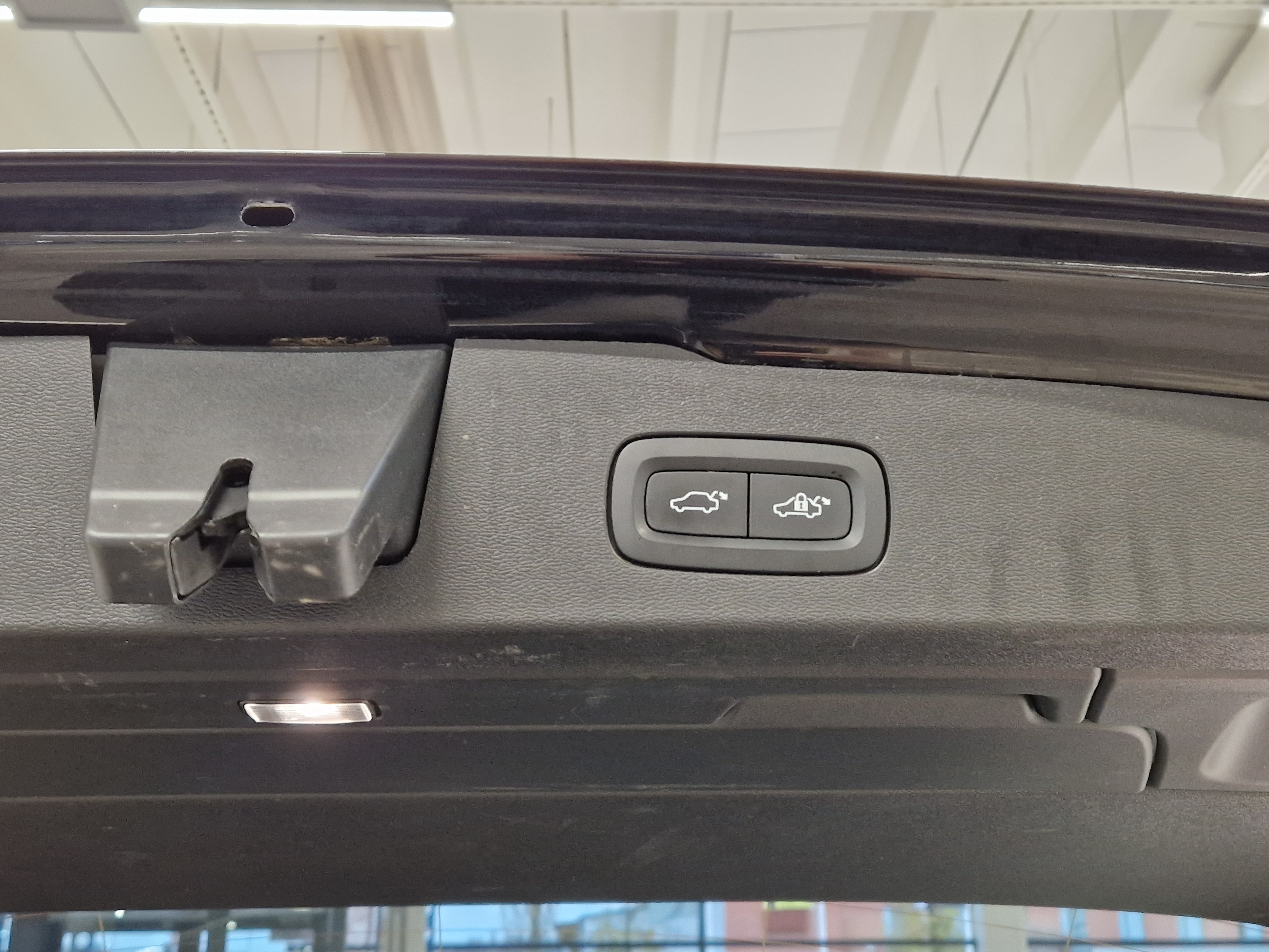 VOLVO V60 2024