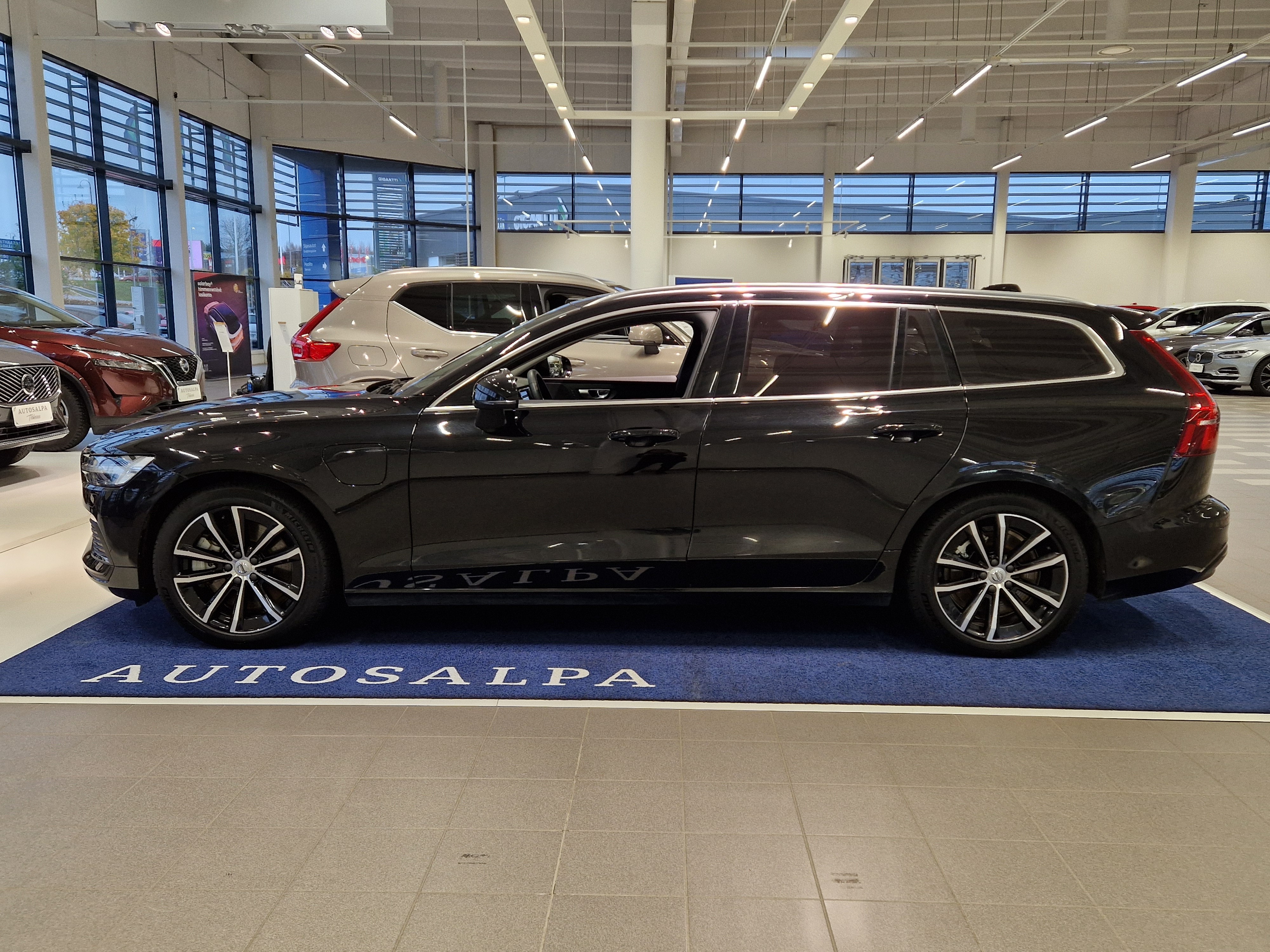VOLVO V60 2024