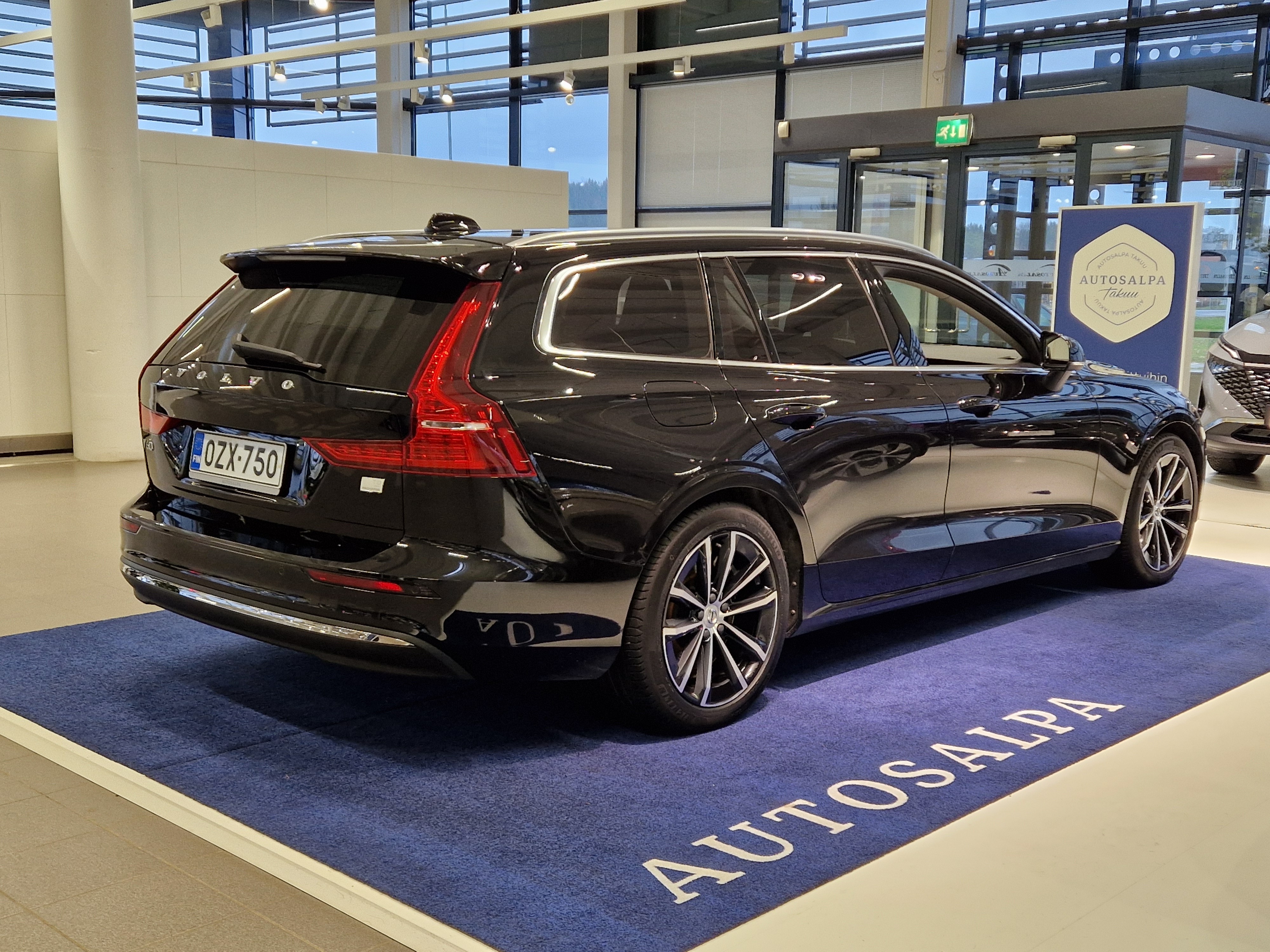 VOLVO V60 2024
