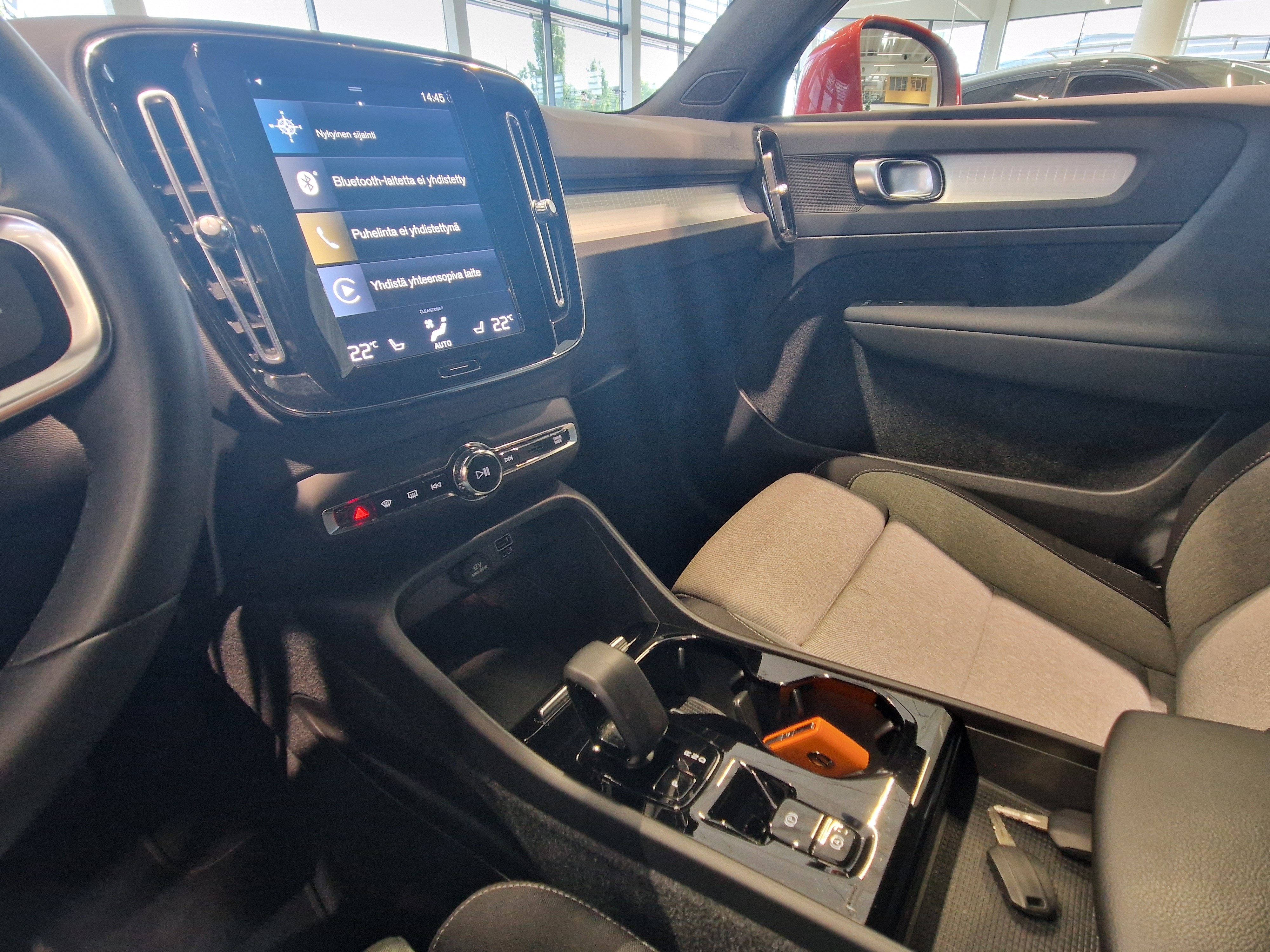 VOLVO XC40 2024