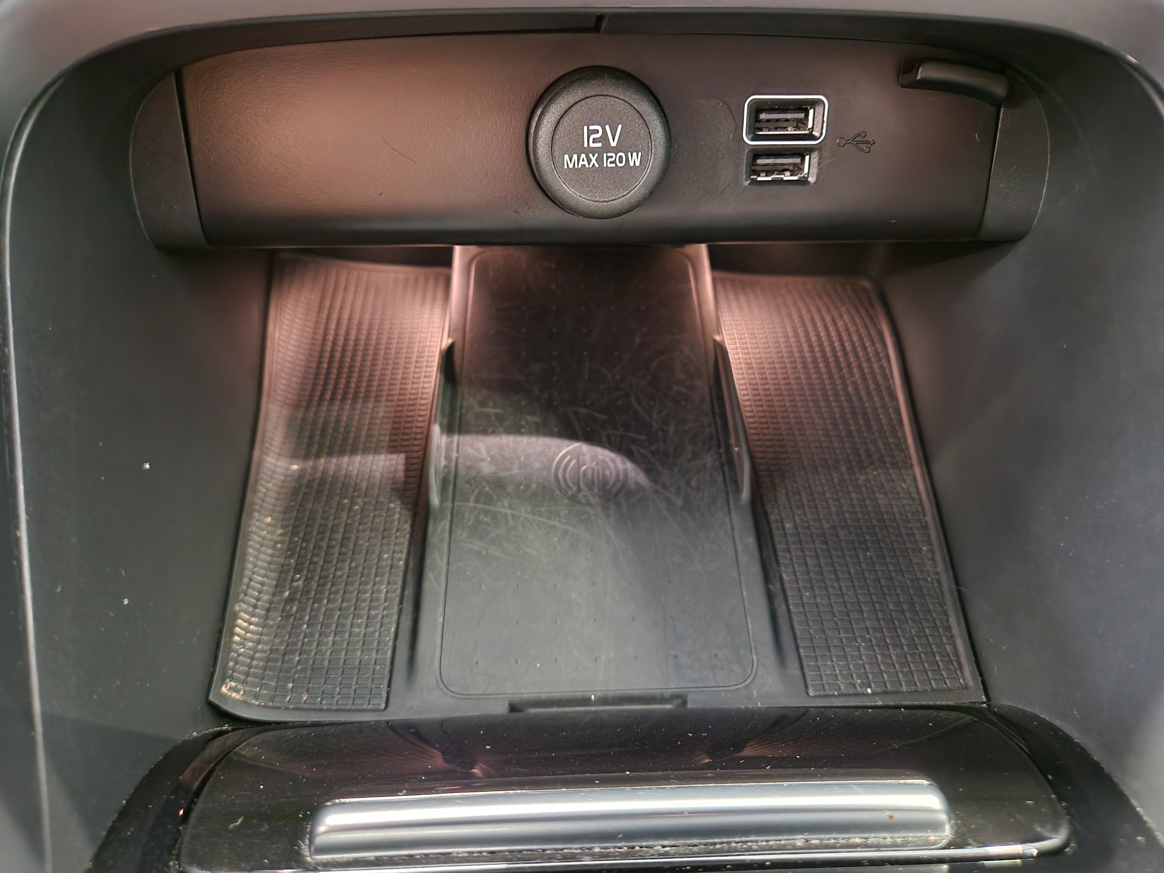 VOLVO XC40 2024