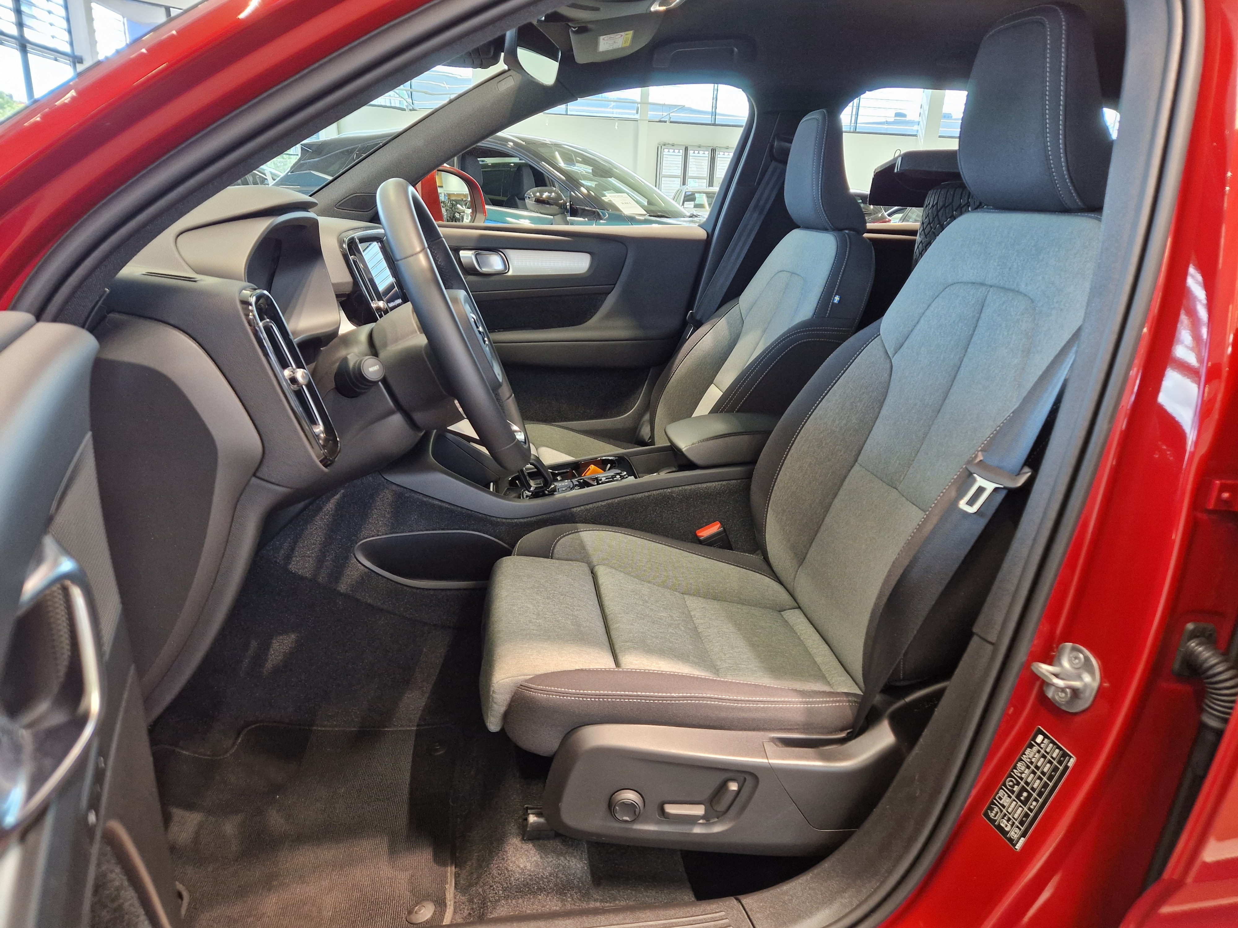 VOLVO XC40 2024