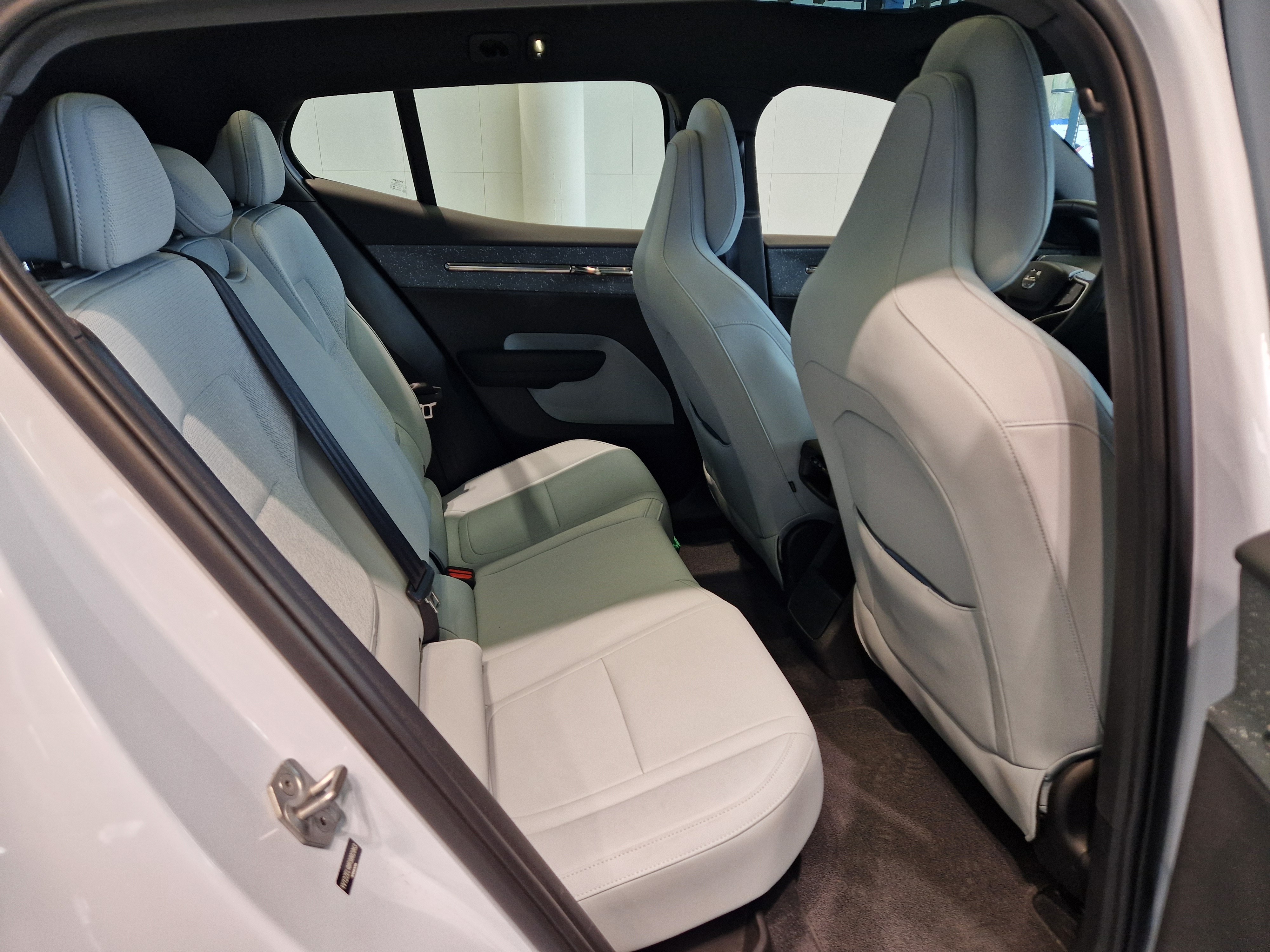 VOLVO EX30 2025