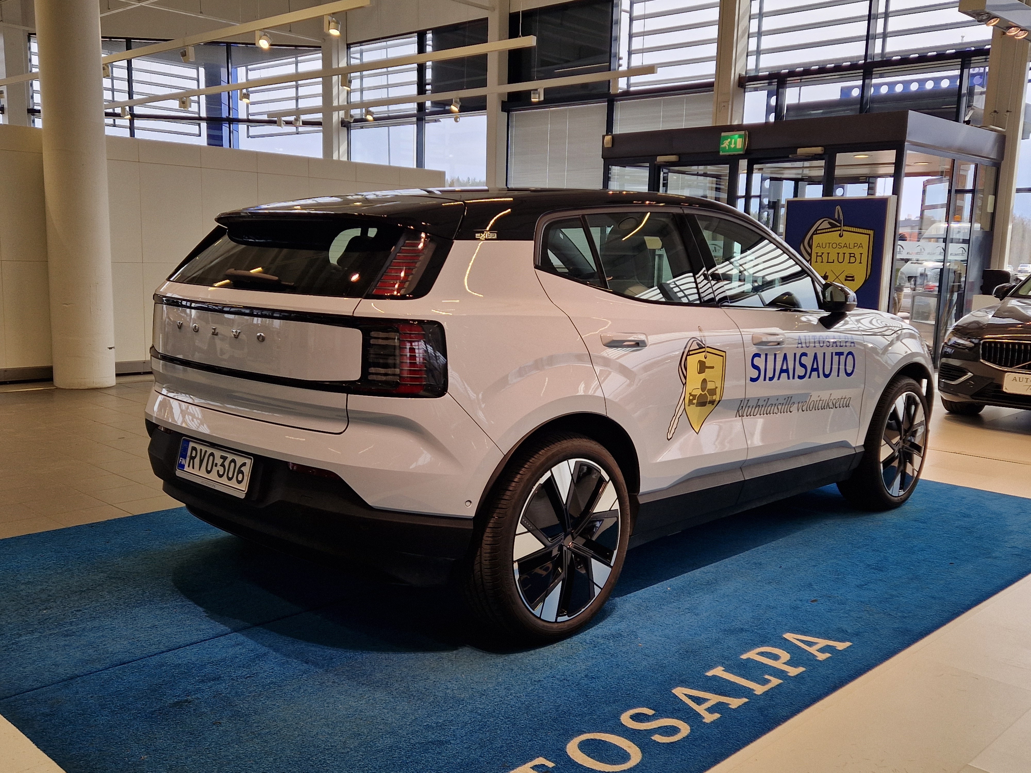 VOLVO EX30 2025