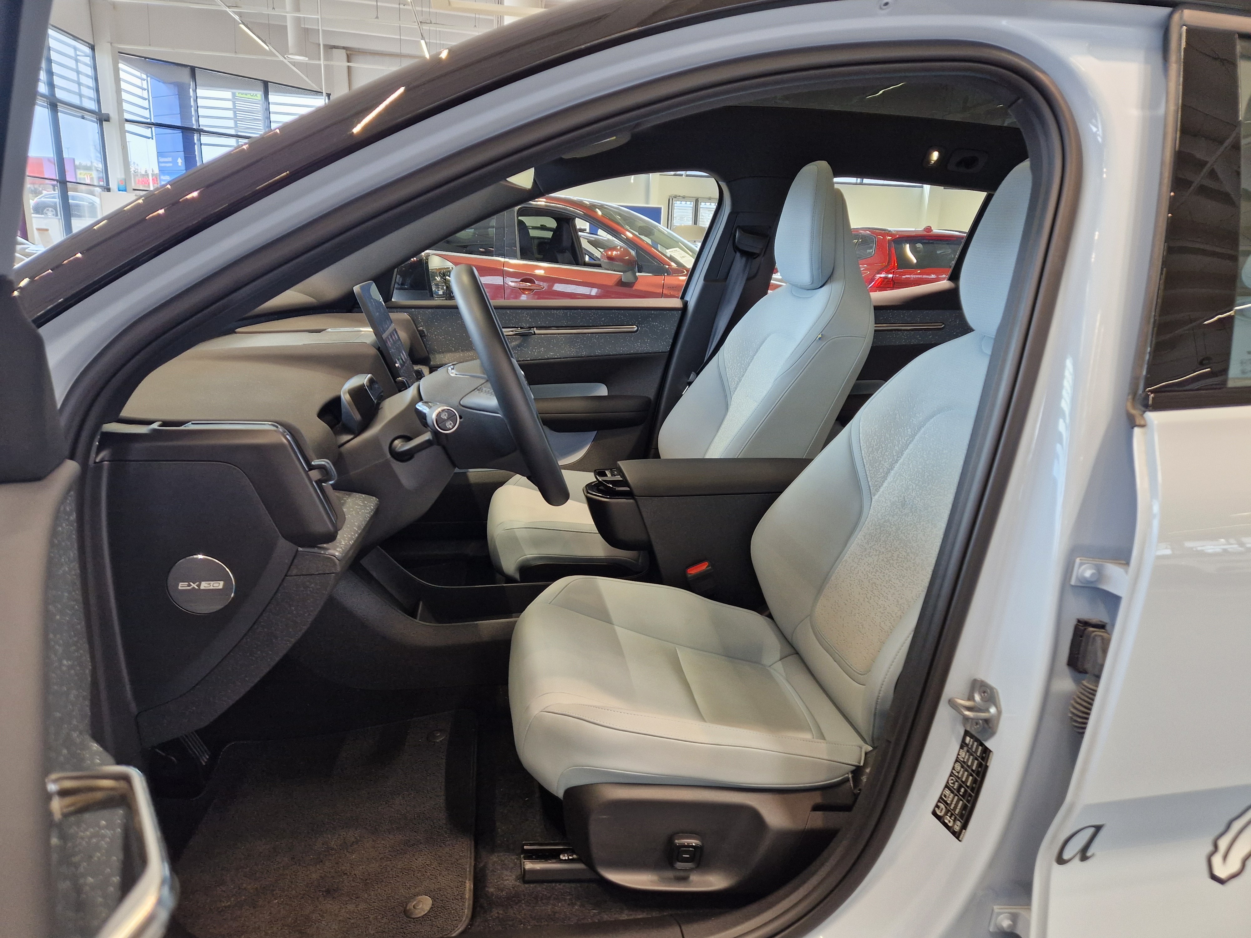 VOLVO EX30 2025