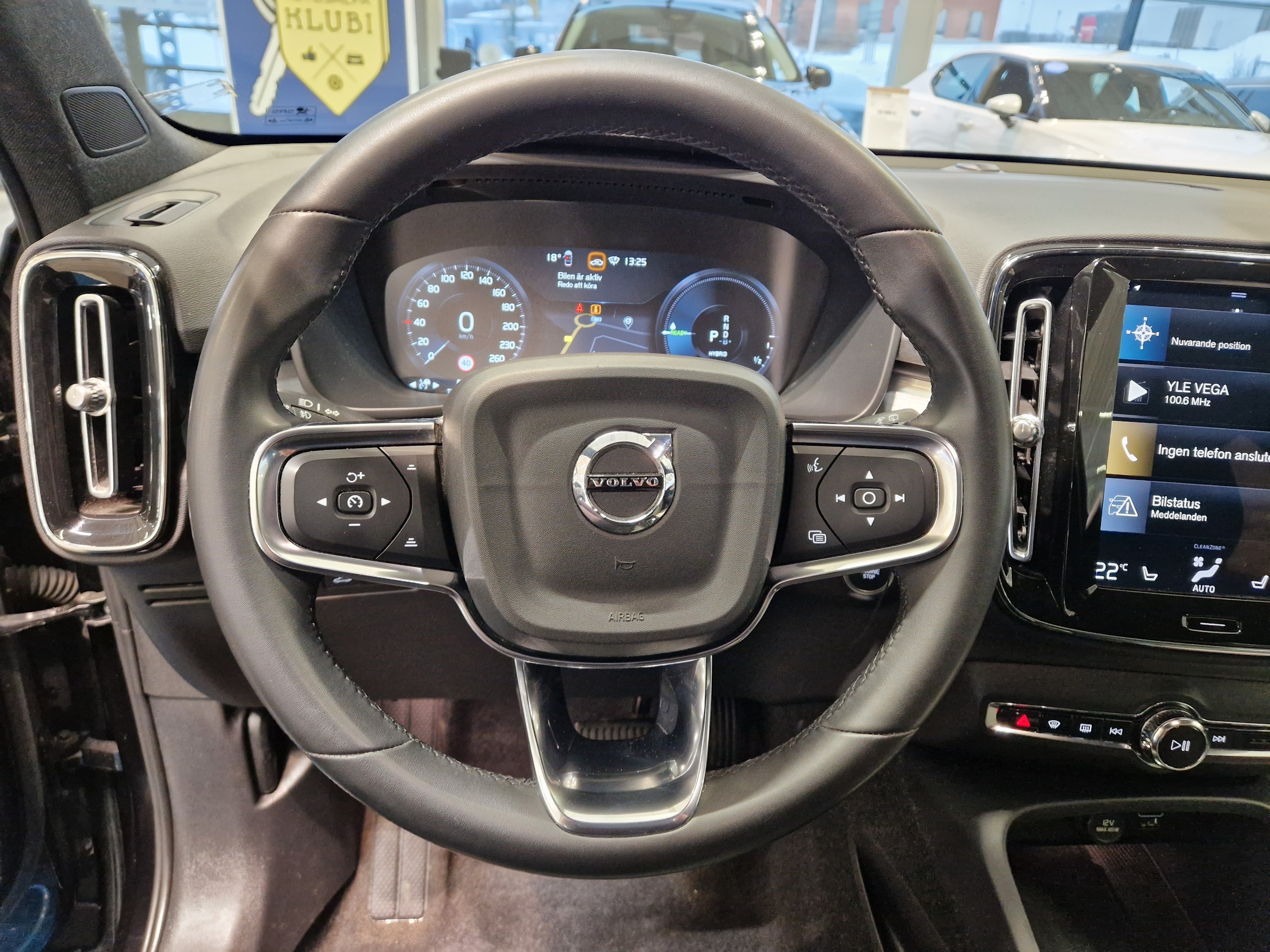 VOLVO XC40 2024