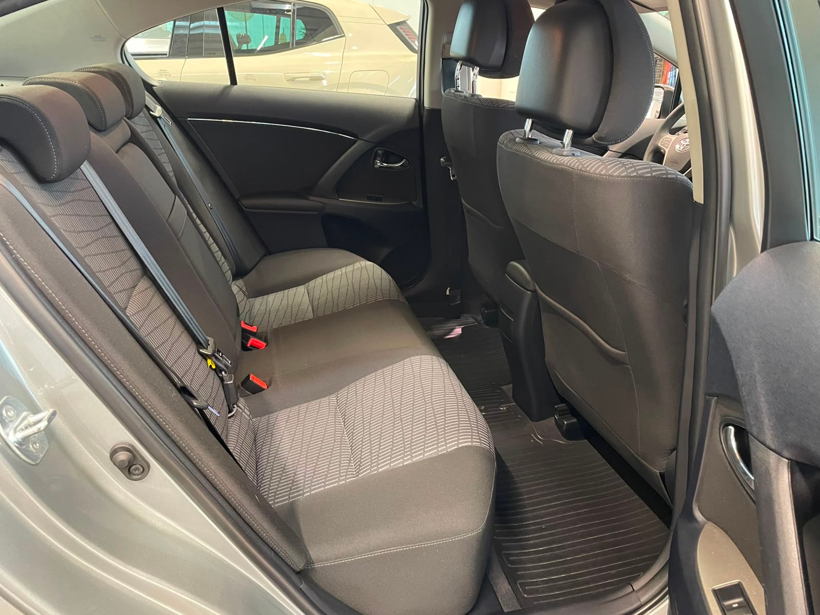TOYOTA Avensis 2010