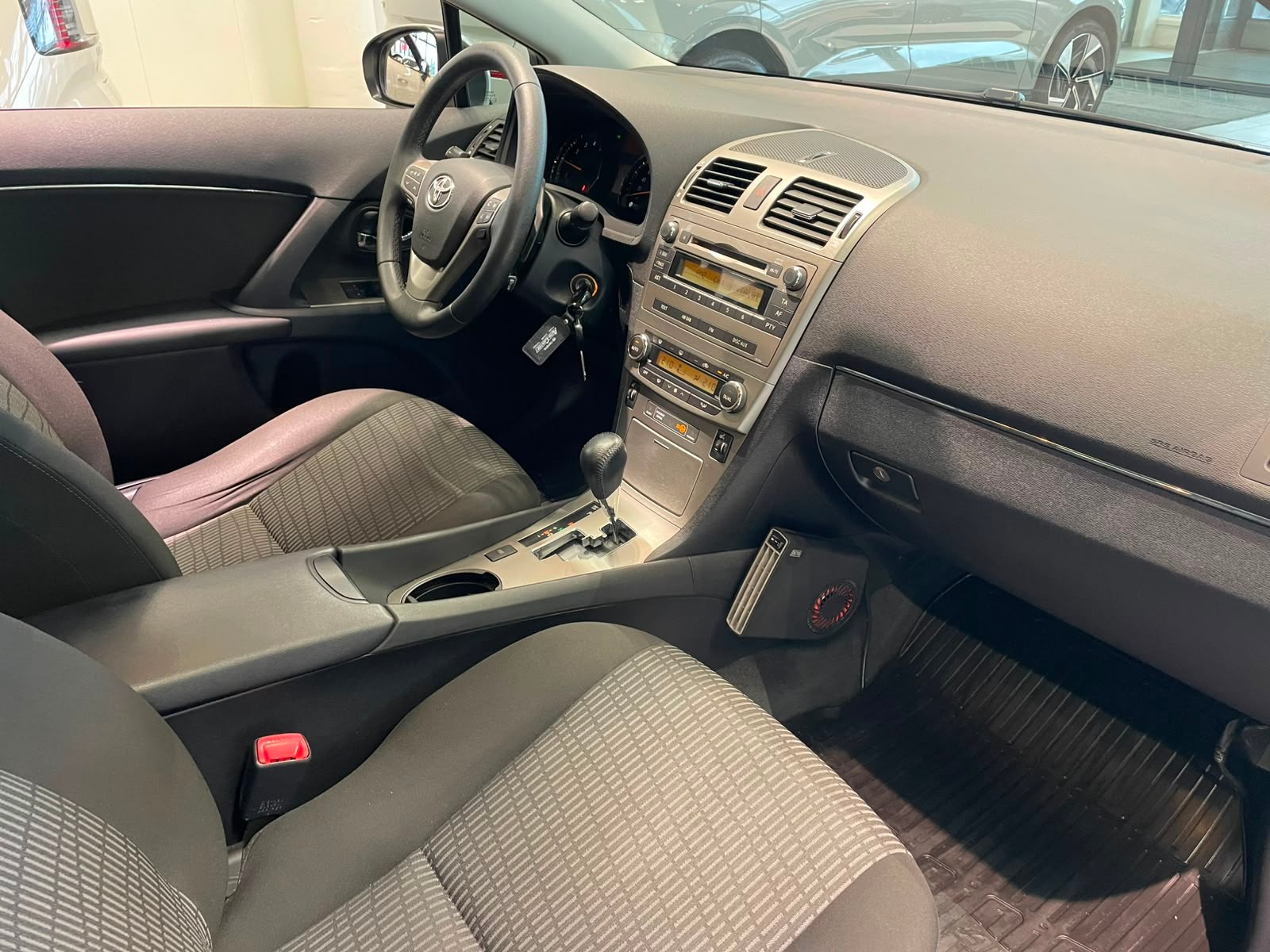 TOYOTA Avensis 2010