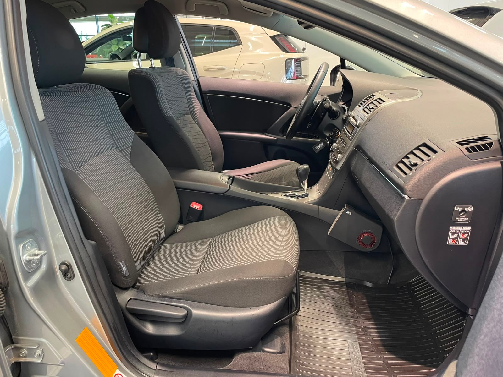 TOYOTA Avensis 2010