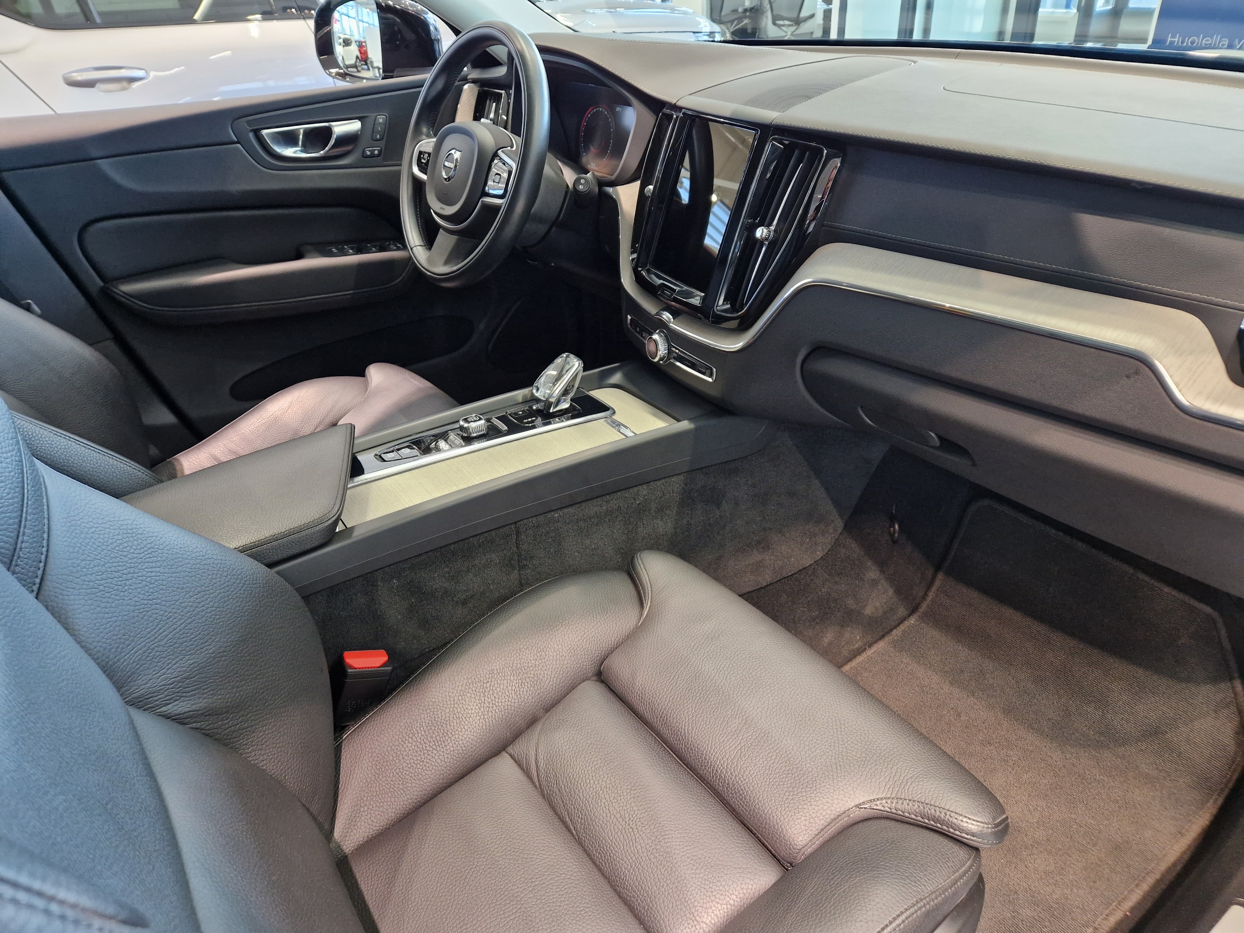 VOLVO XC60 2021