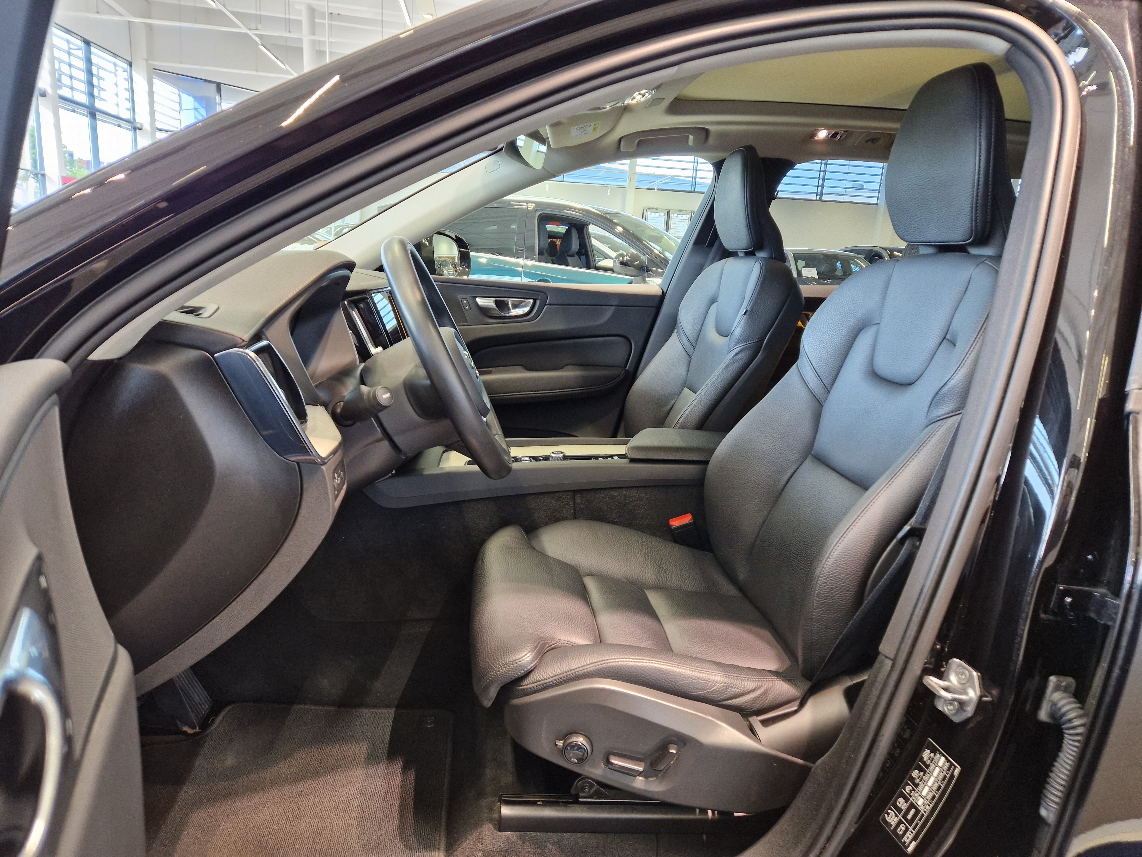 VOLVO XC60 2021