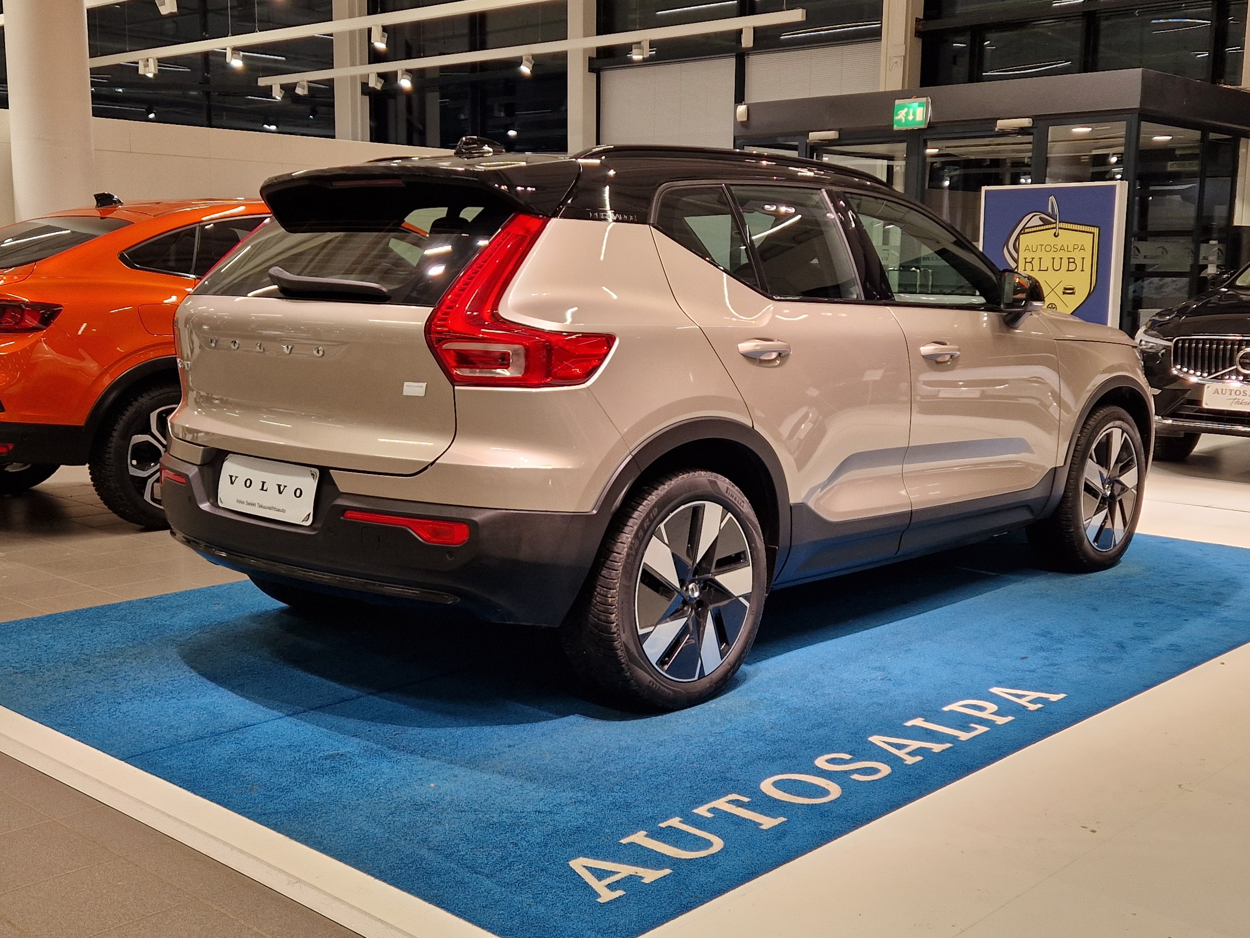 VOLVO XC40 2024