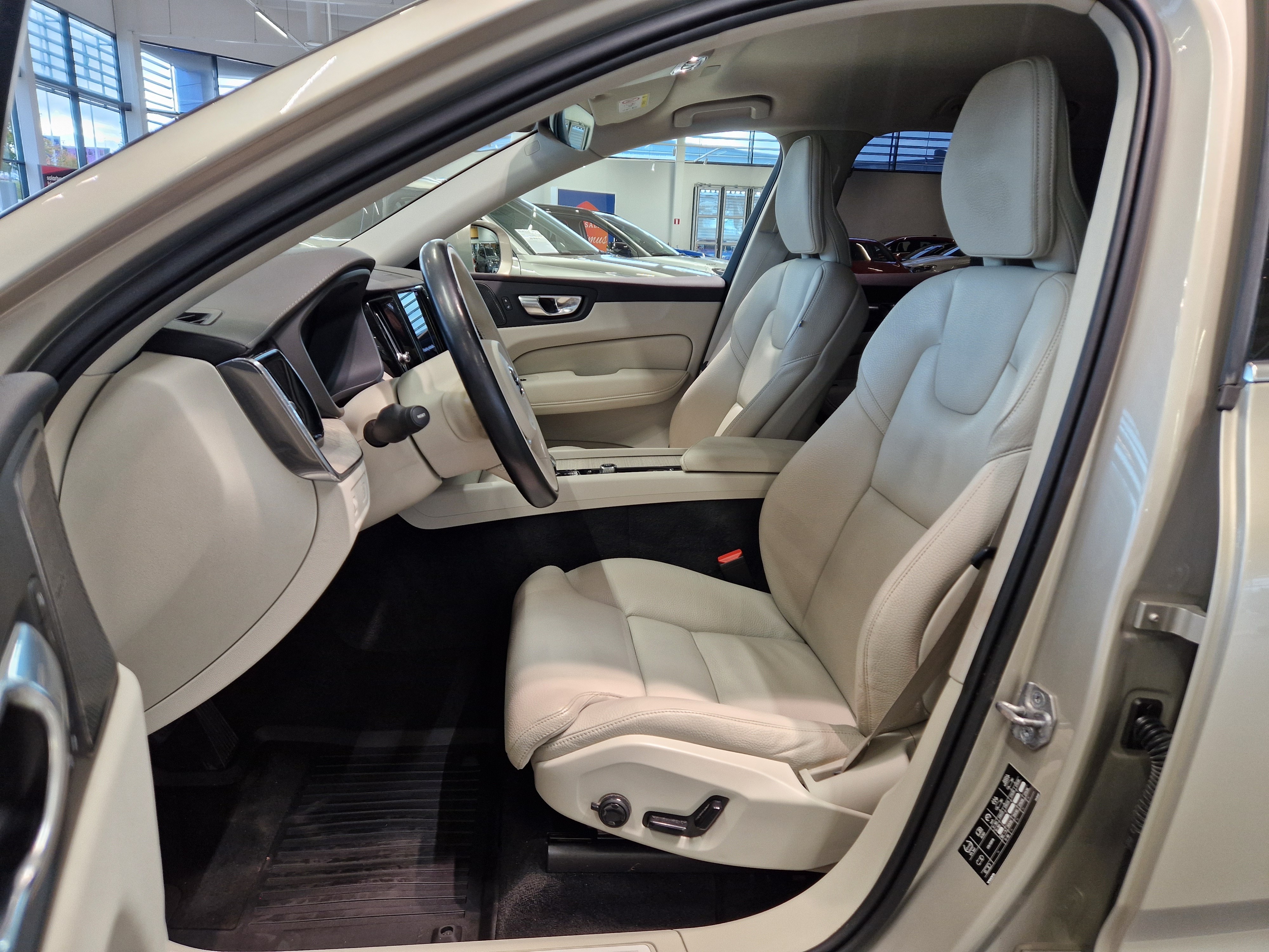 VOLVO XC60 2021