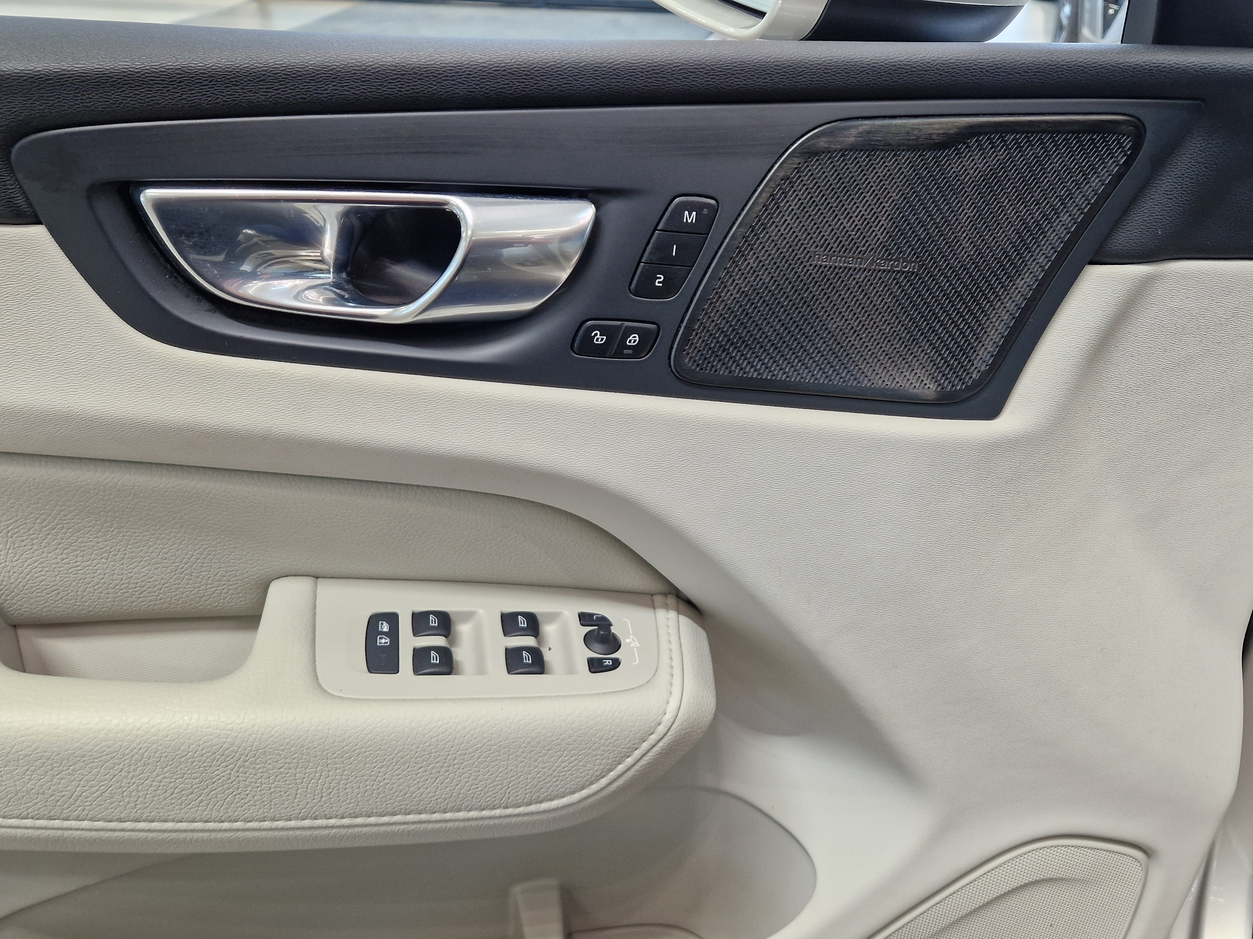 VOLVO XC60 2021