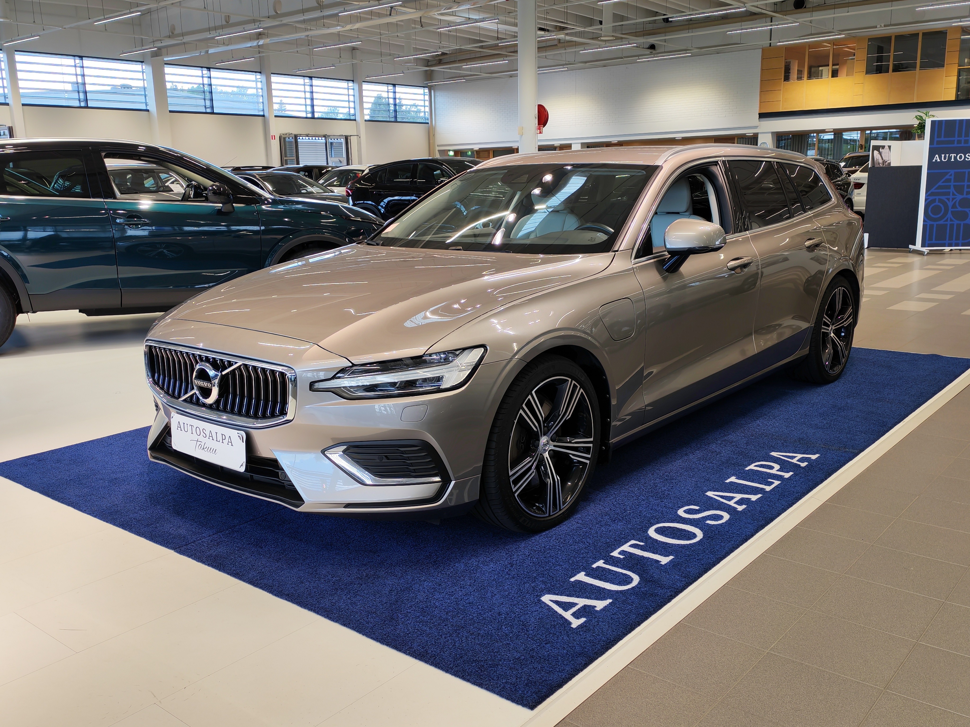 VOLVO V60 2020