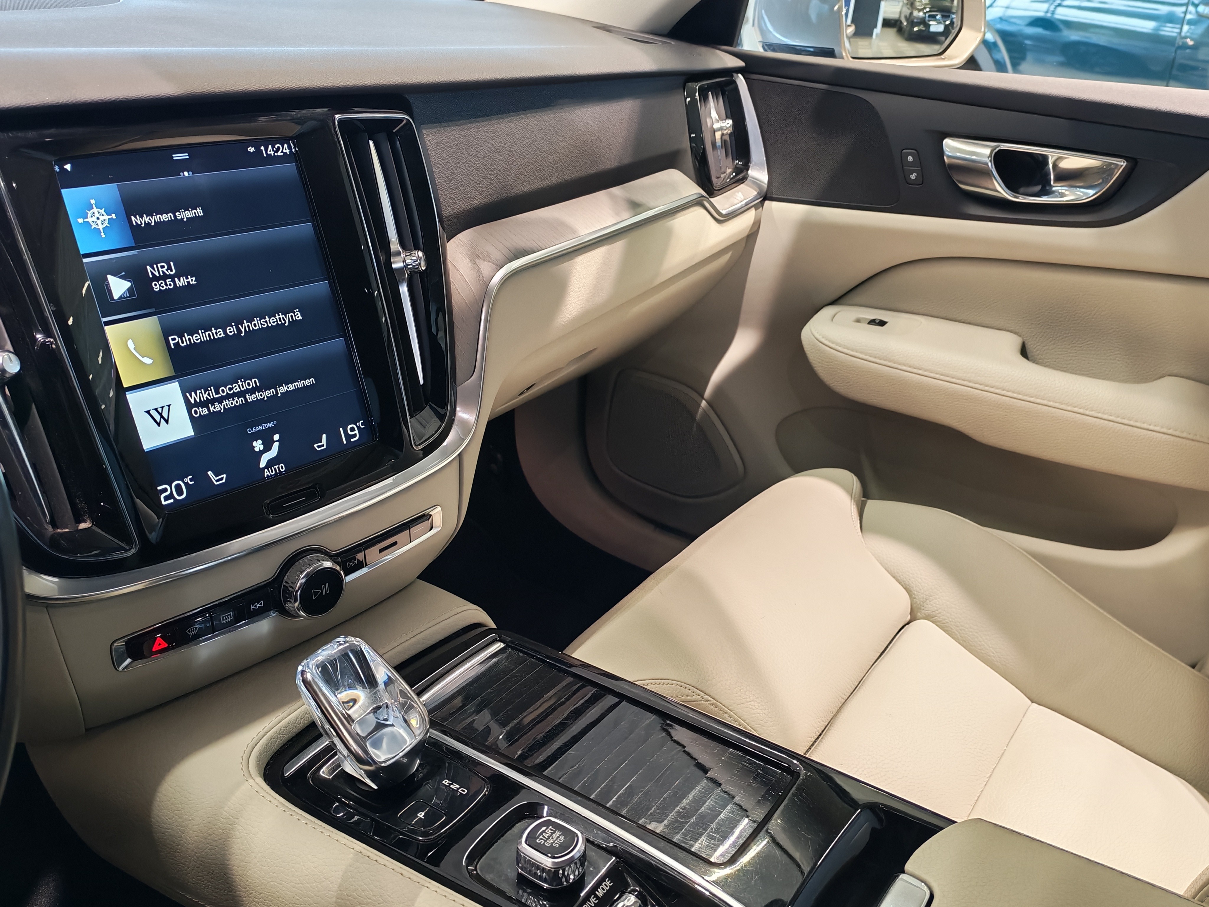 VOLVO V60 2020