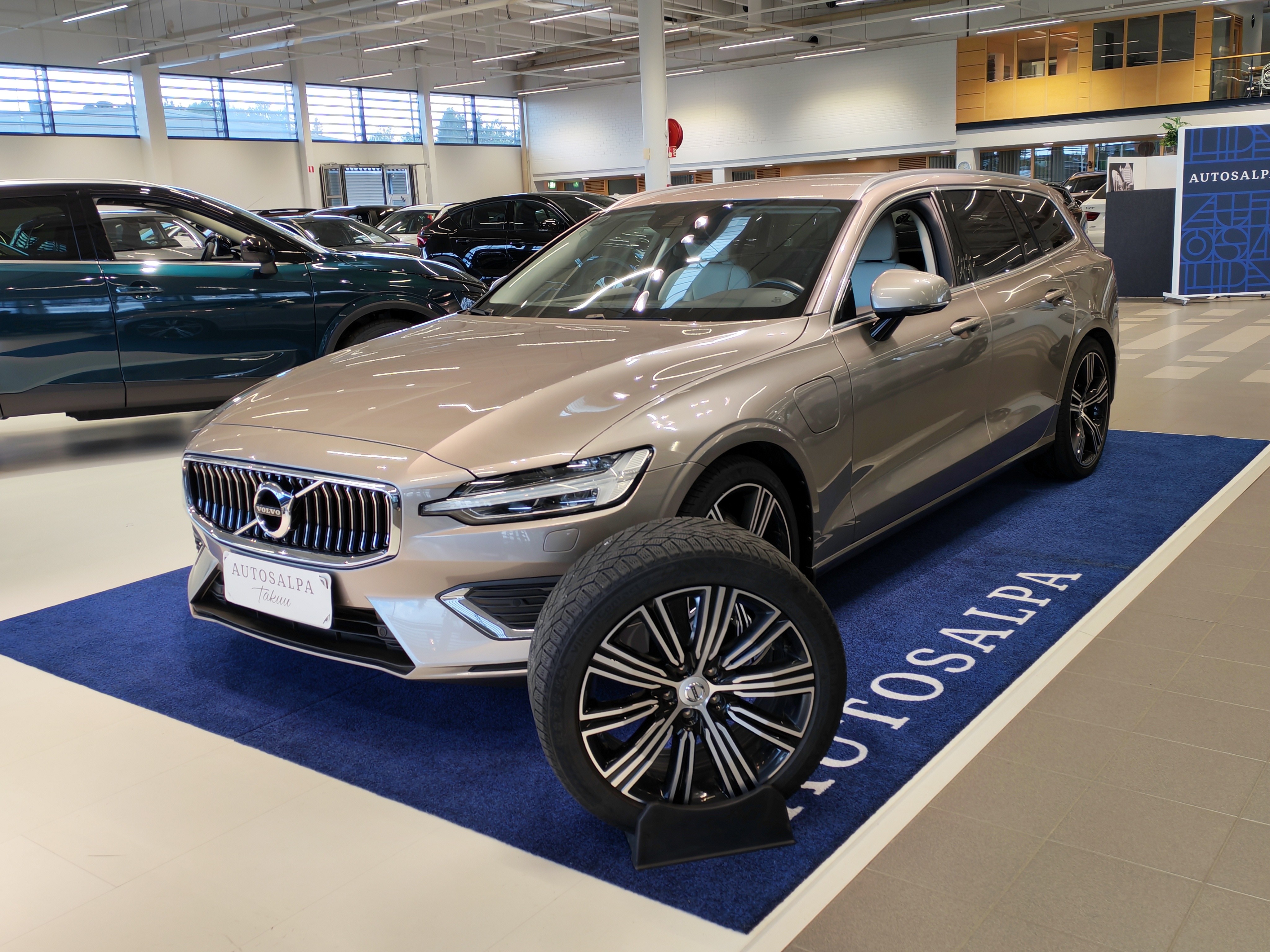 VOLVO V60 2020